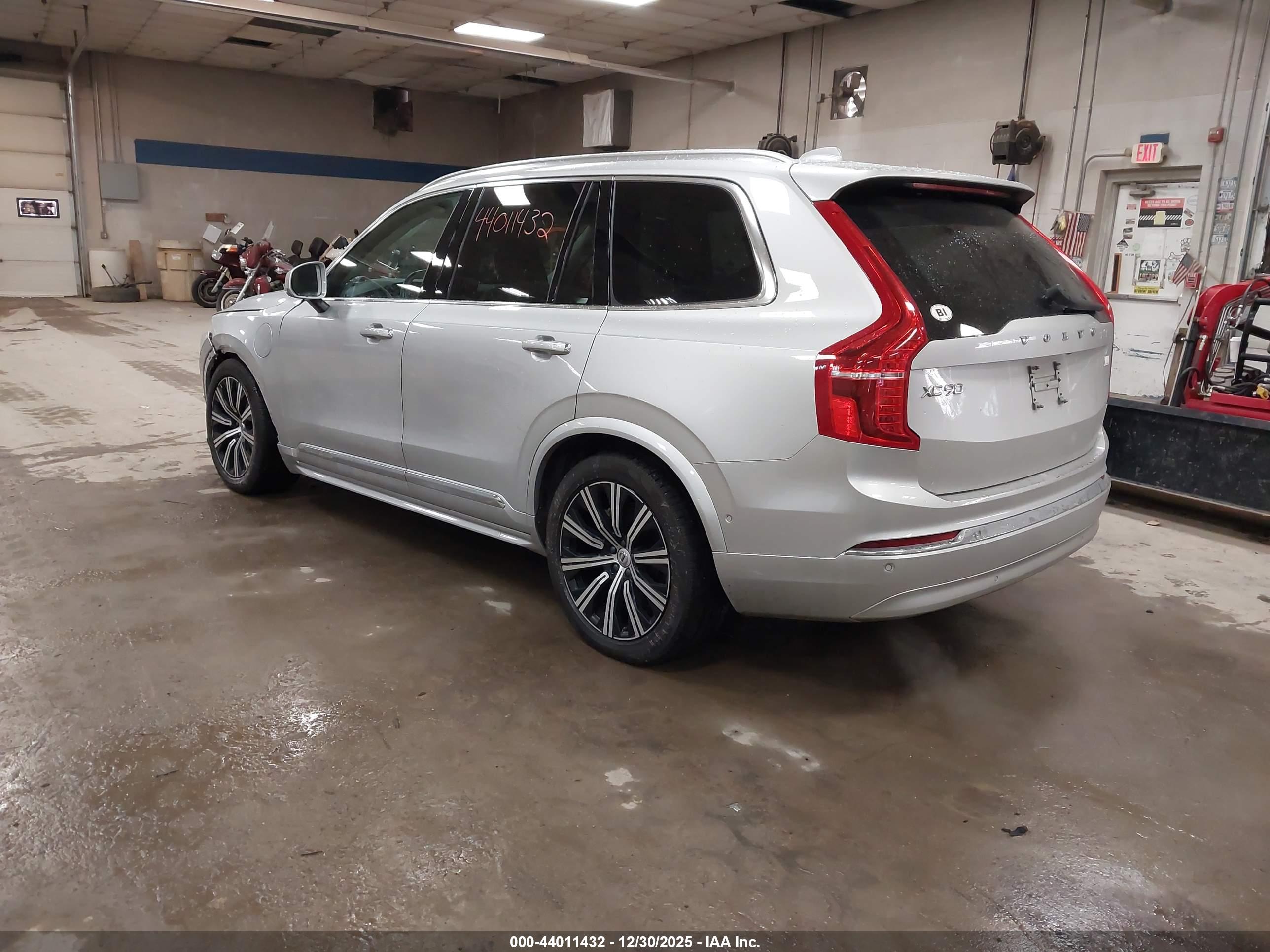 VOLVO XC90 image 3