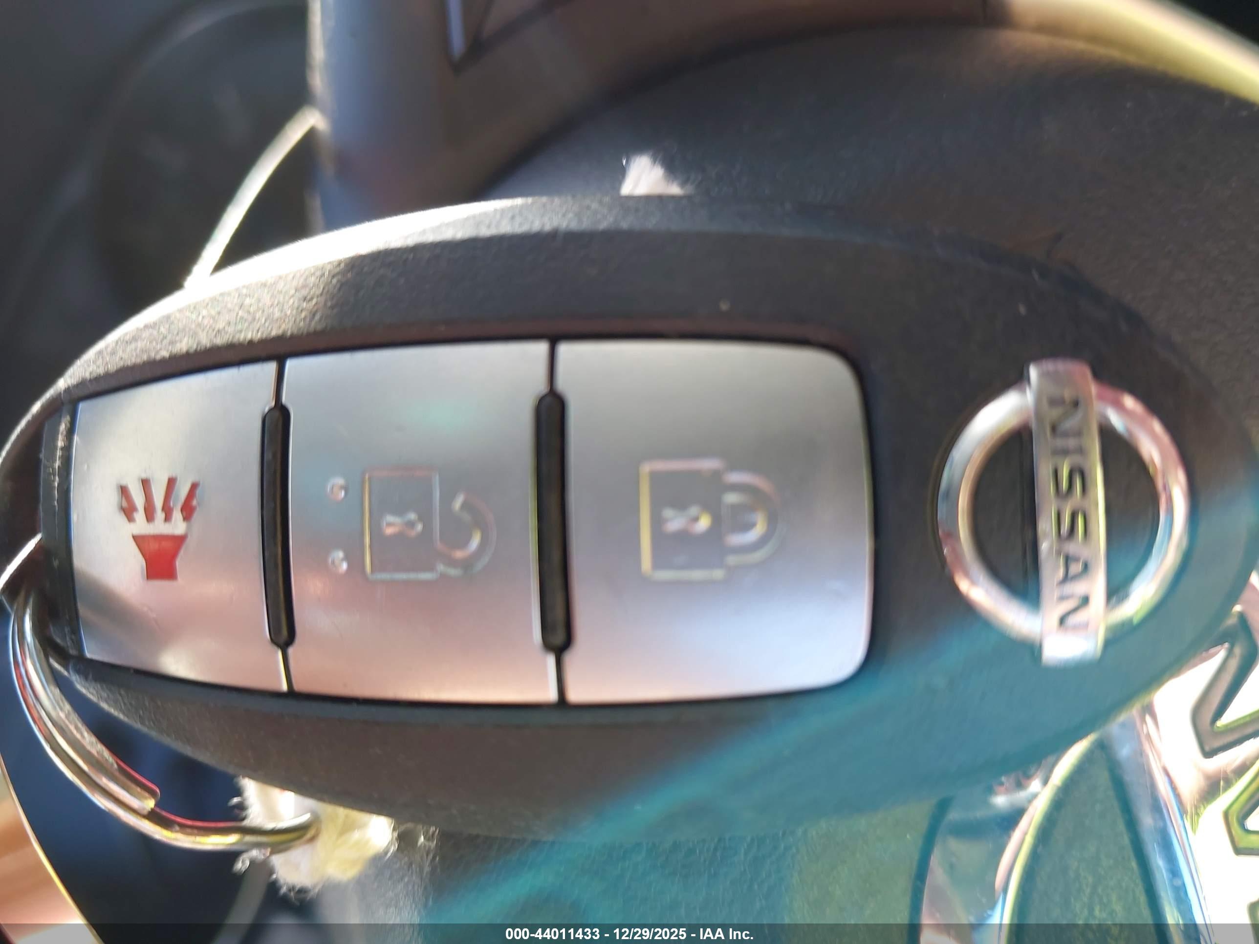 NISSAN ROGUE image 11