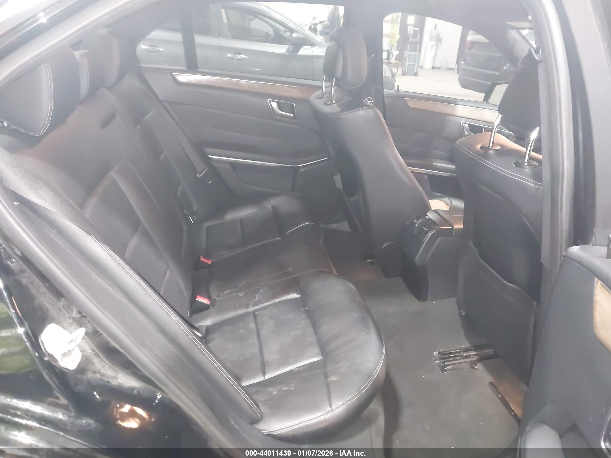 MERCEDES-BENZ E image 8