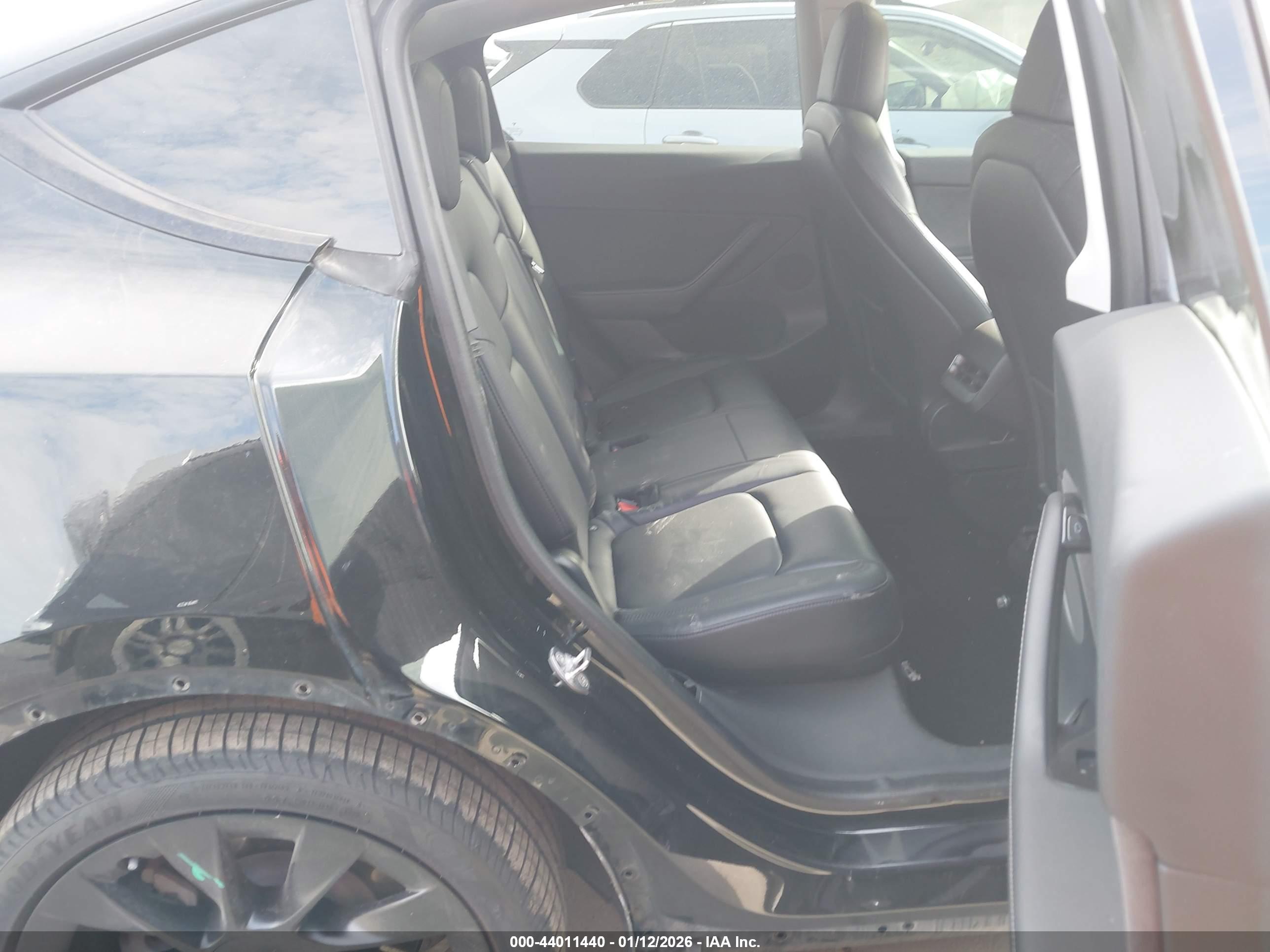 TESLA MODEL image 8