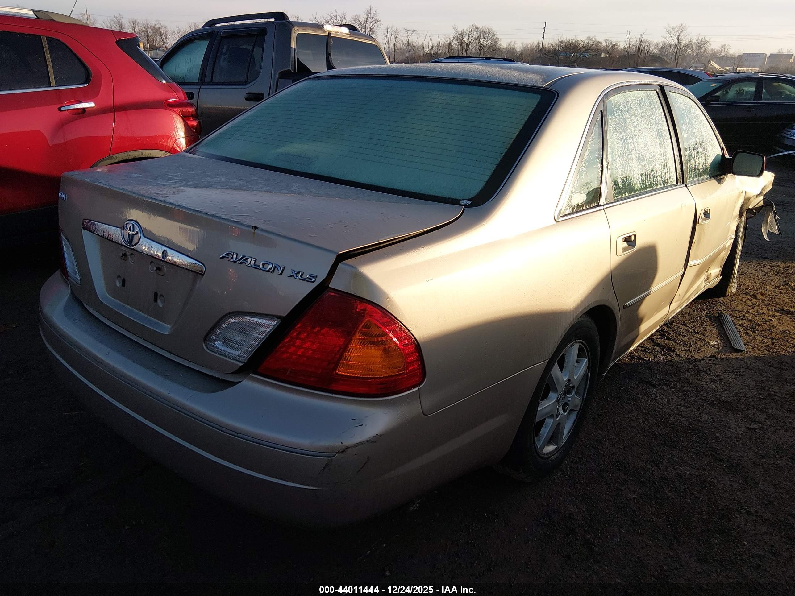 TOYOTA AVALON image 4