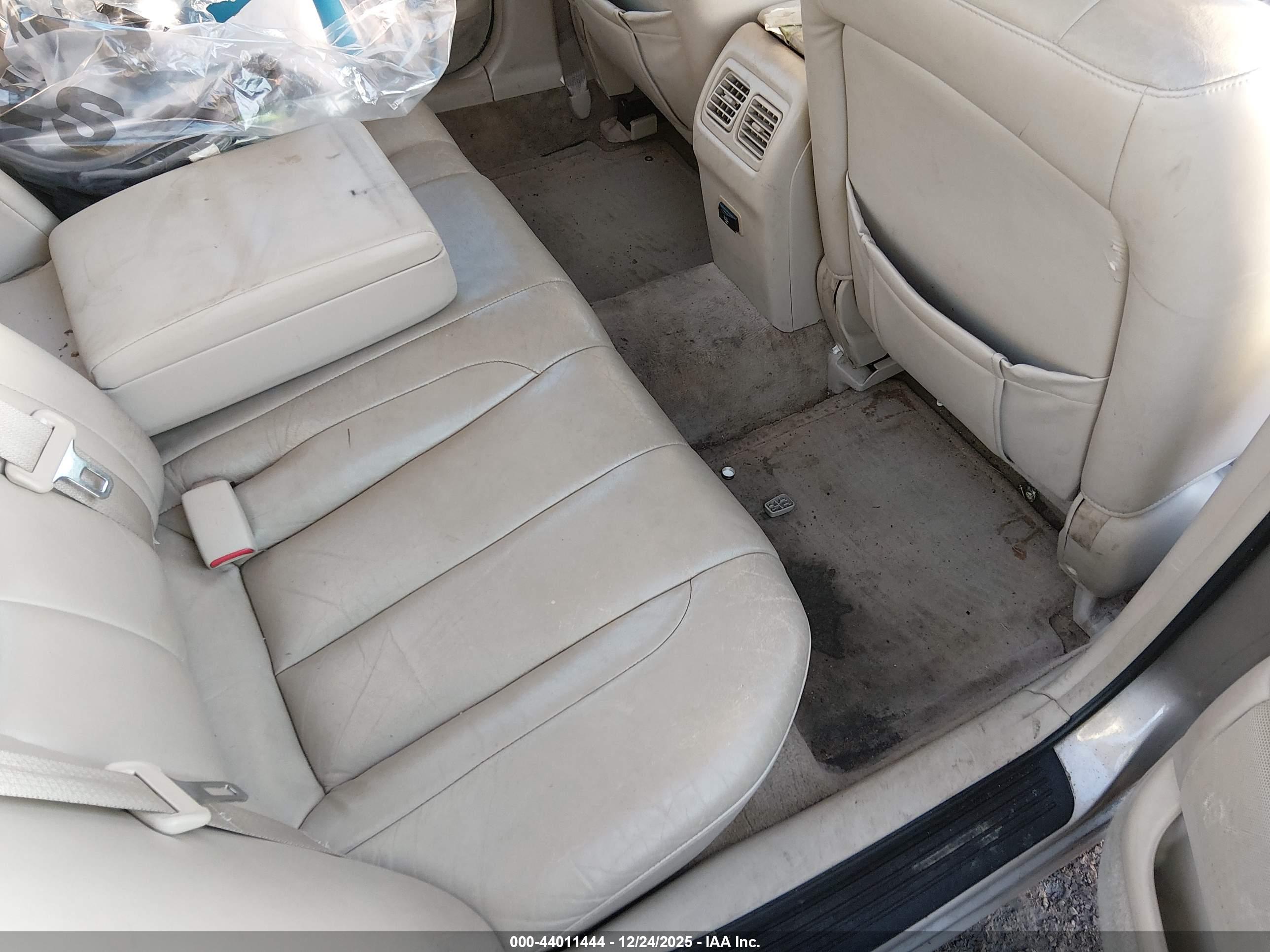 TOYOTA AVALON image 8