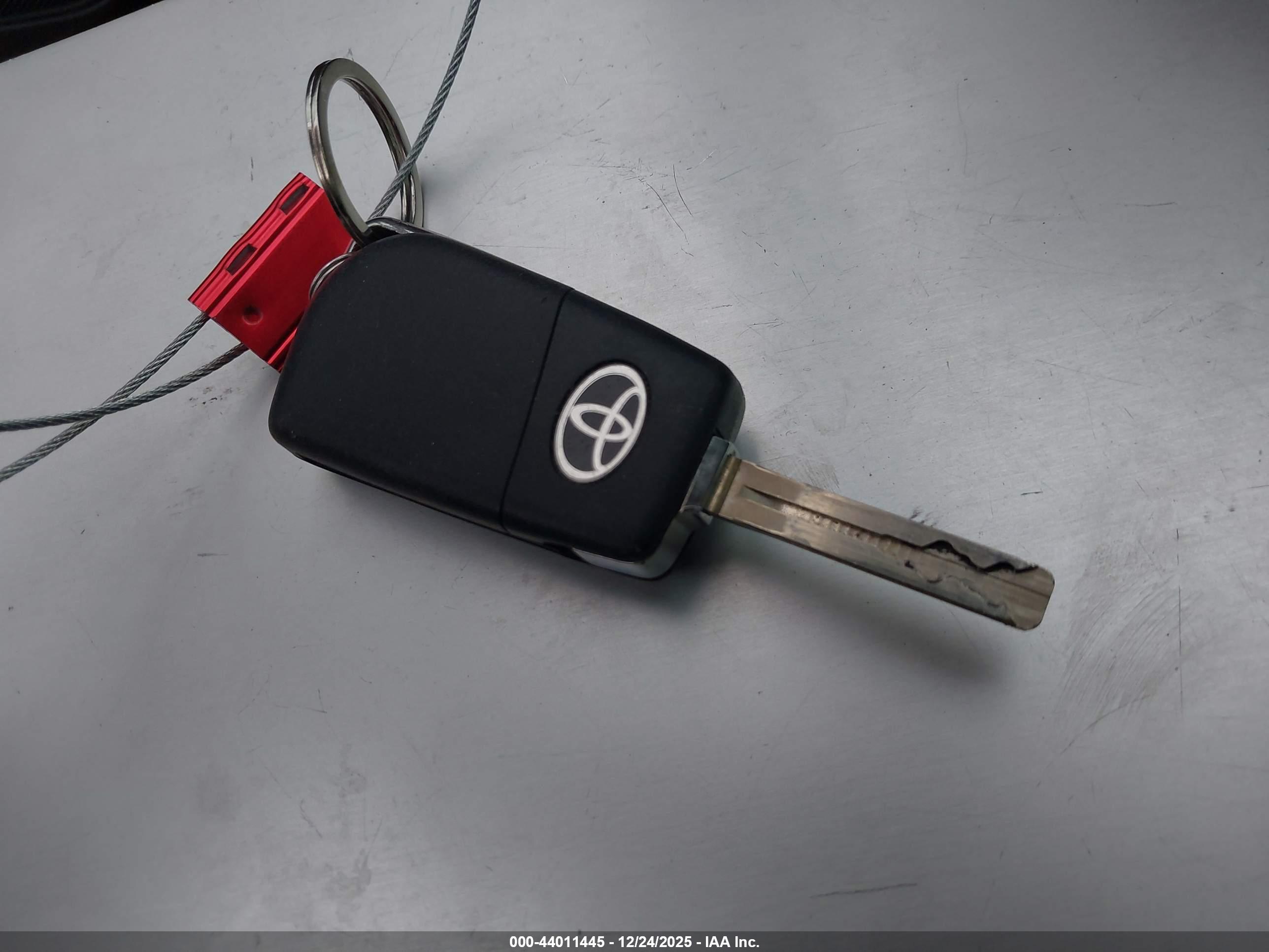 TOYOTA RAV4 image 11