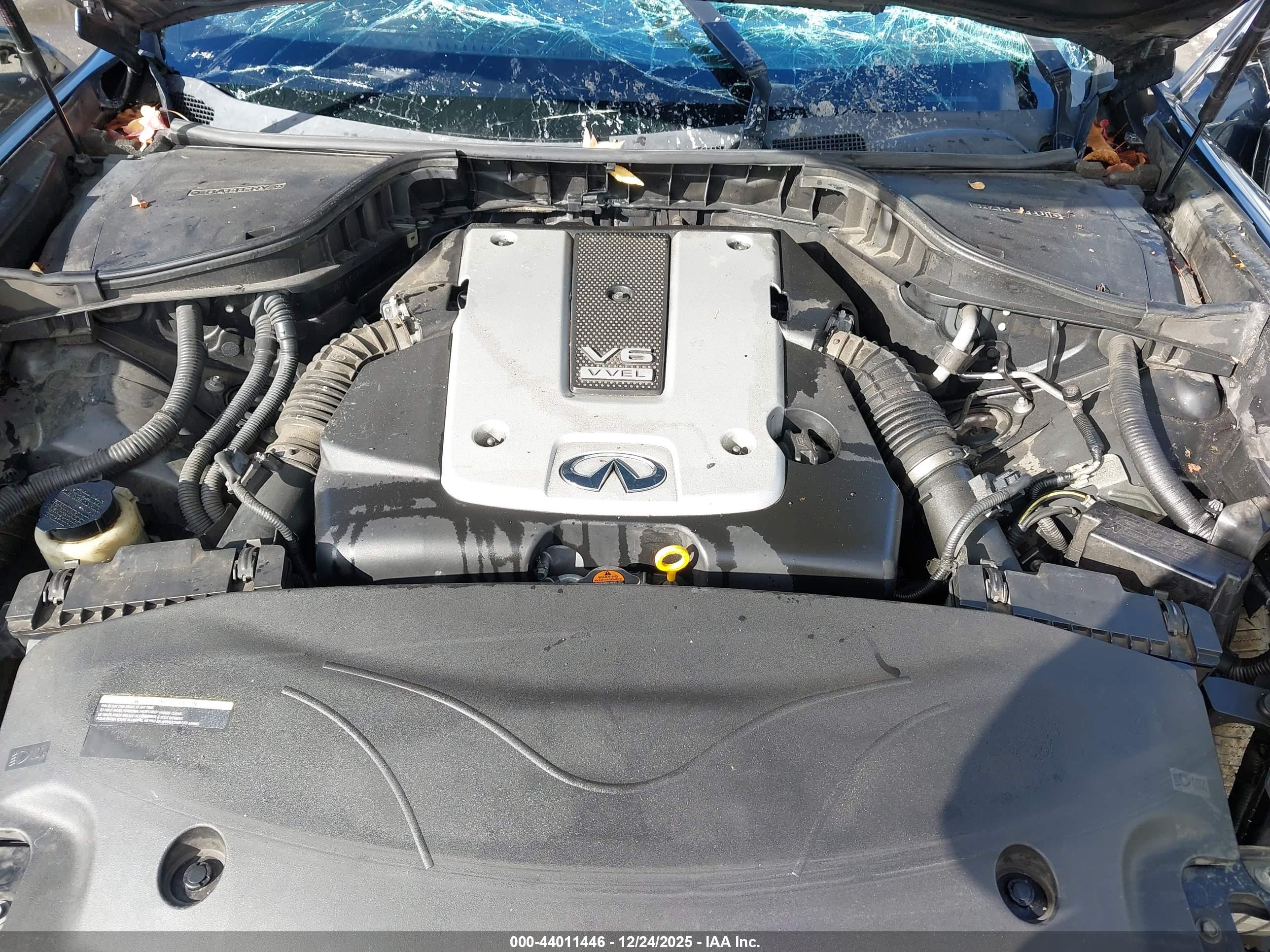 INFINITI Q70L image 10