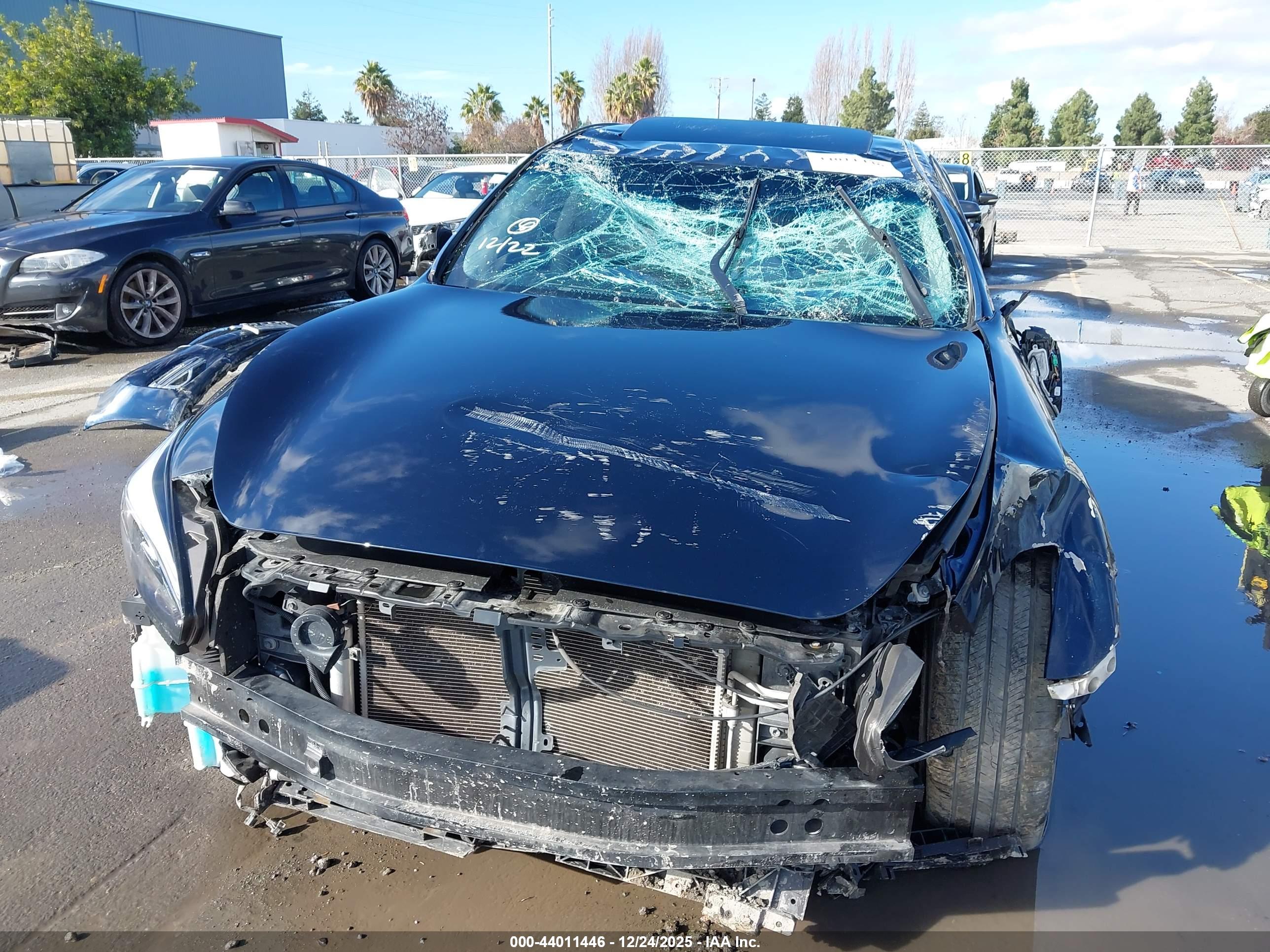 INFINITI Q70L image 6