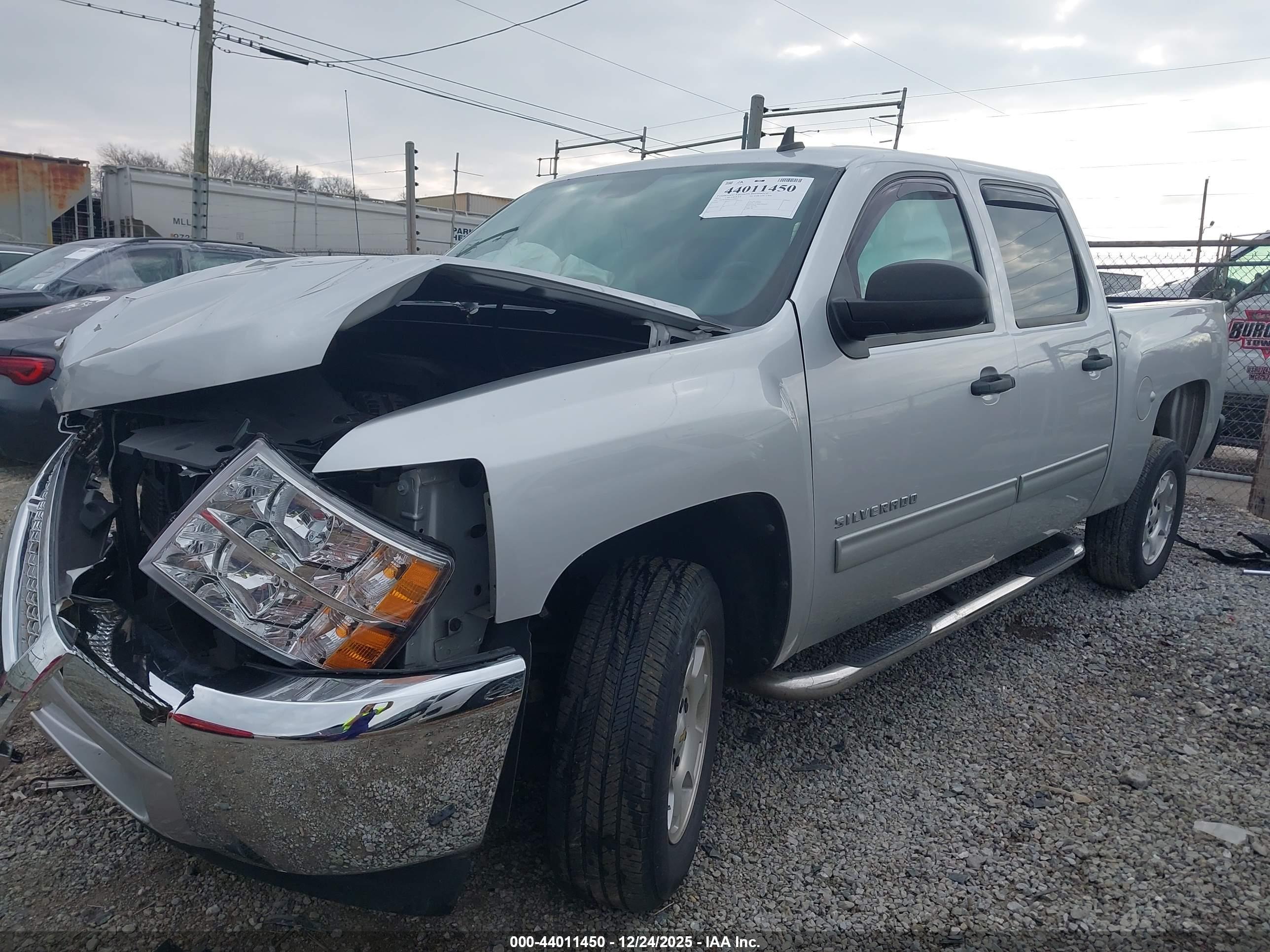 CHEVROLET SILVERADO image 2