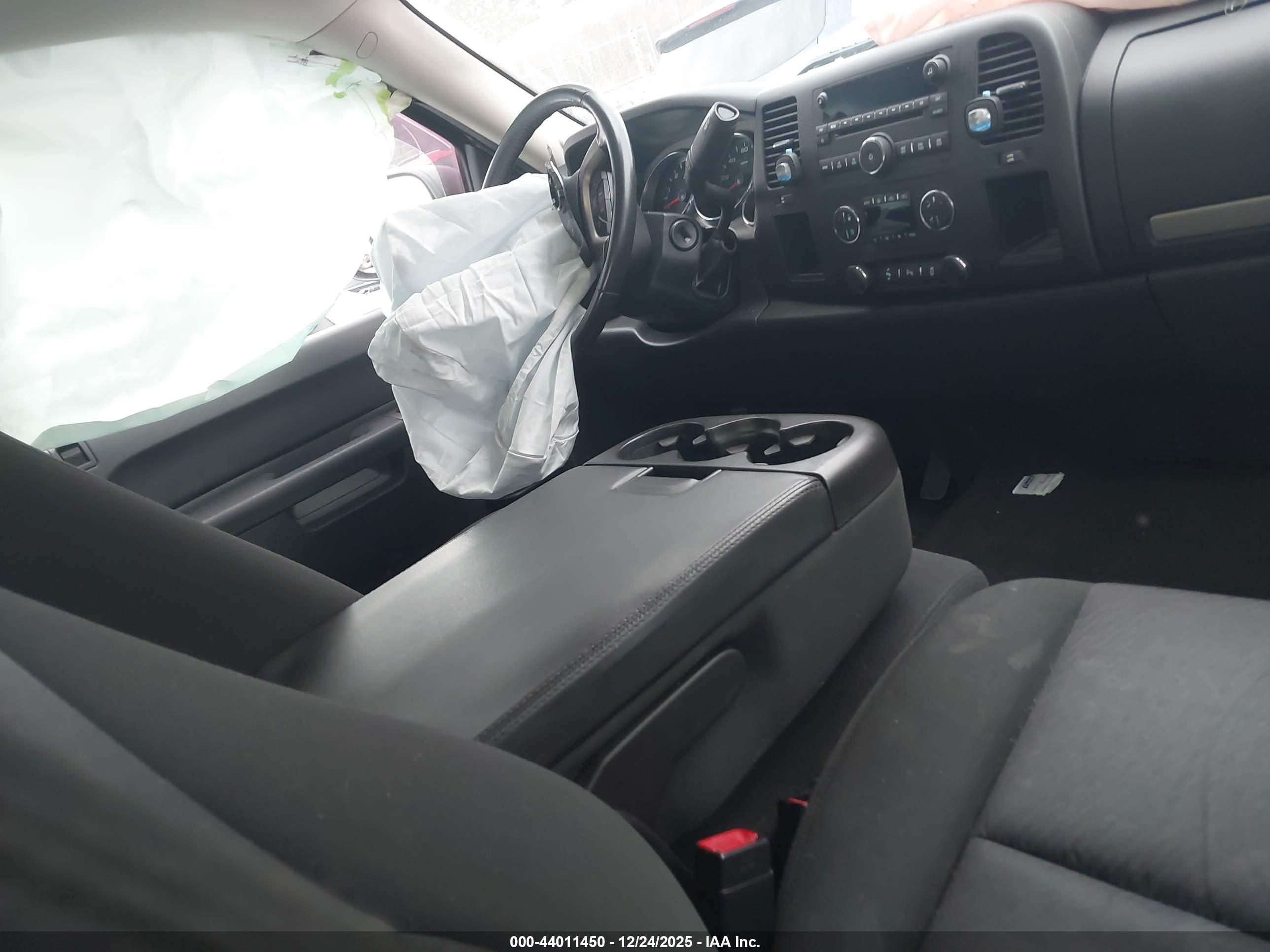 CHEVROLET SILVERADO image 5