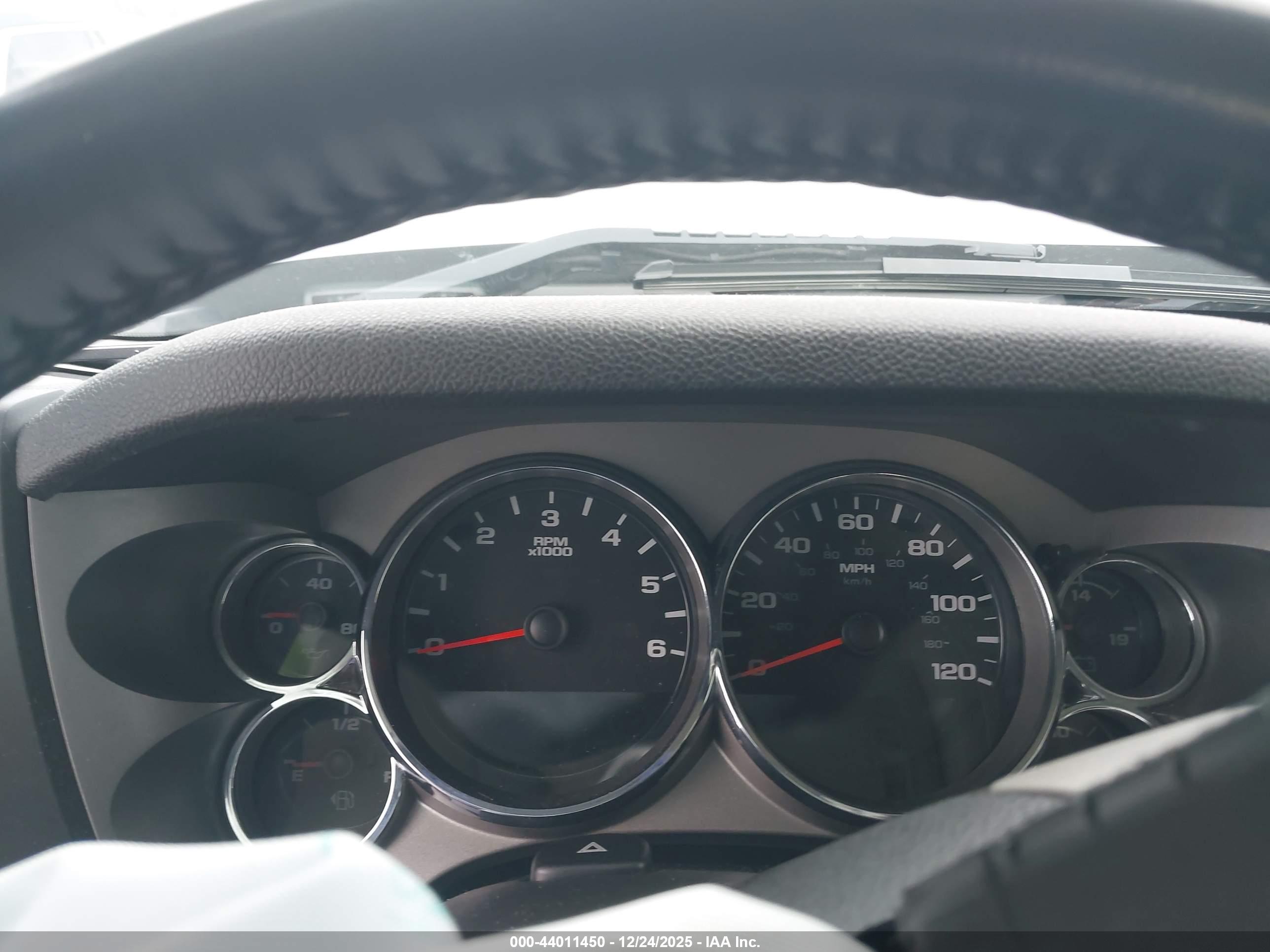 CHEVROLET SILVERADO image 7