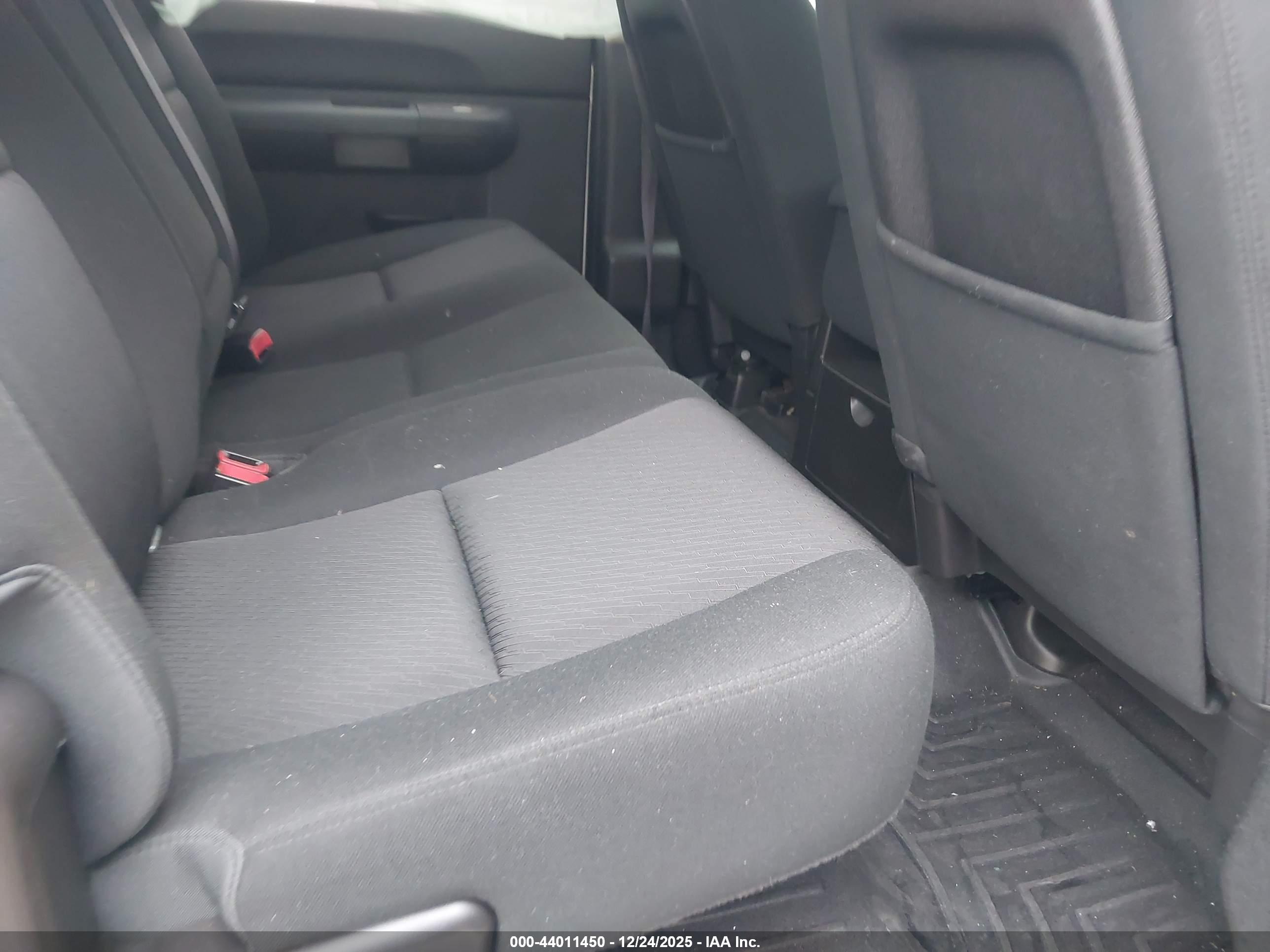 CHEVROLET SILVERADO image 8