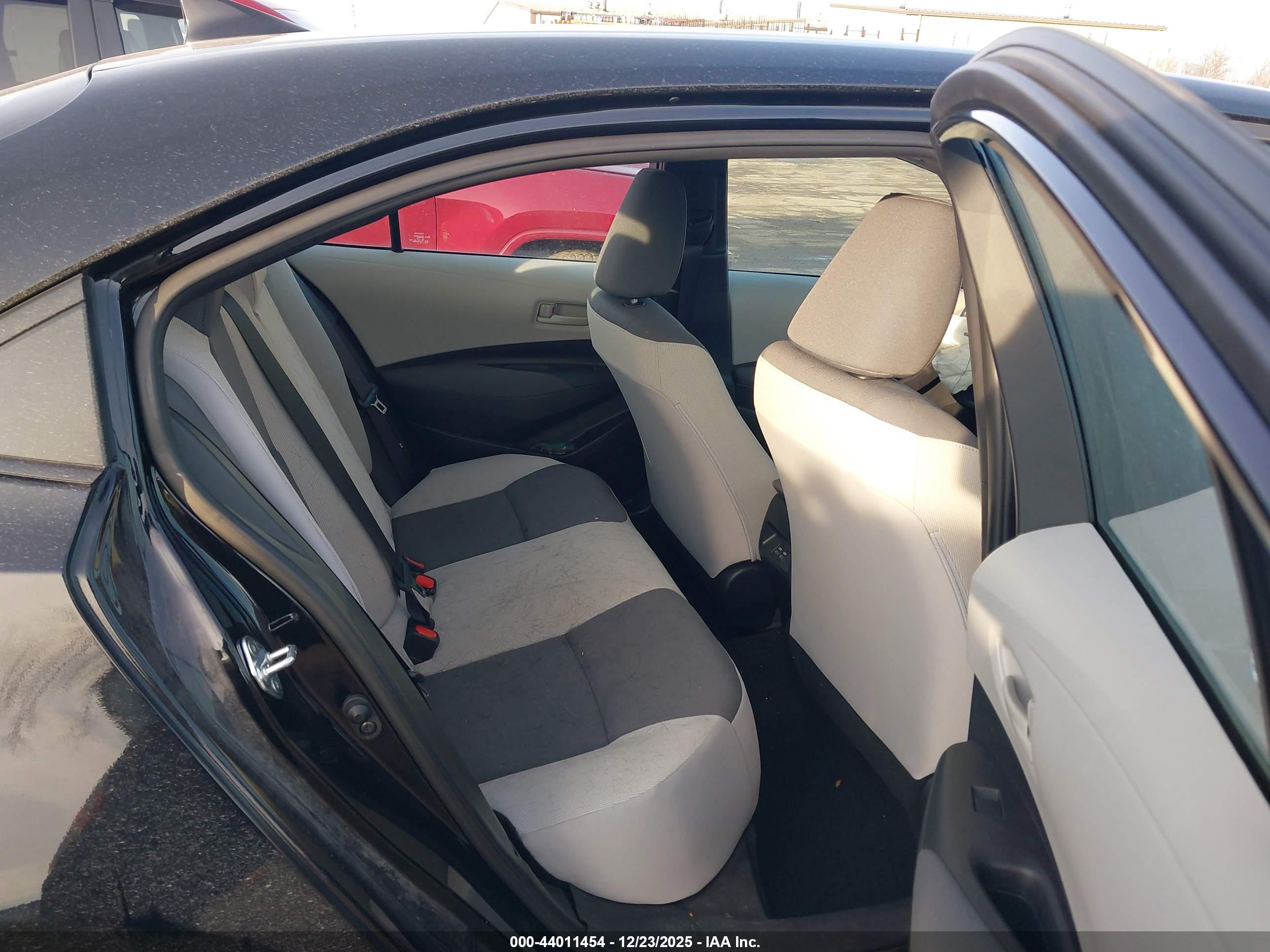 TOYOTA COROLLA image 8