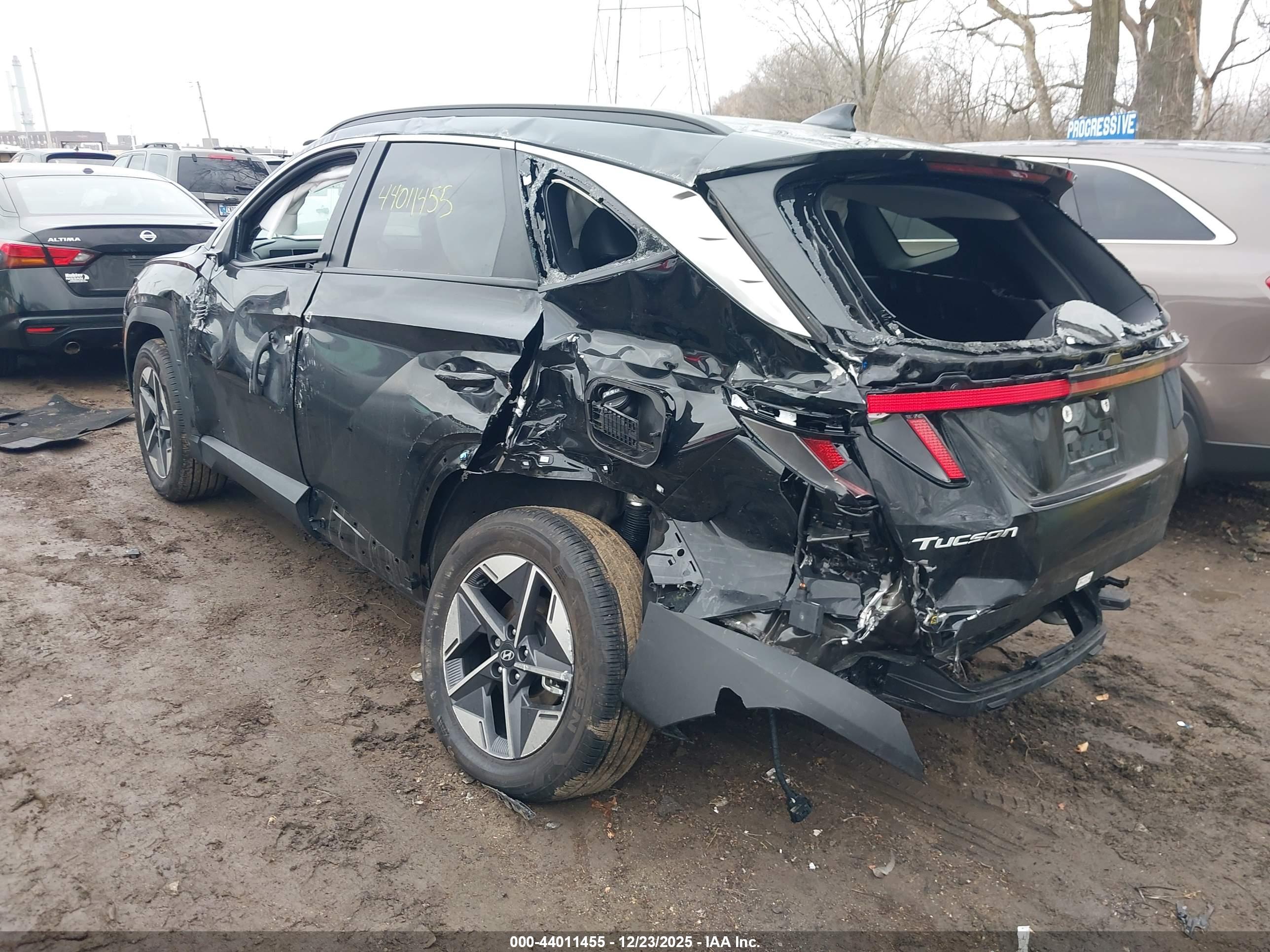 HYUNDAI TUCSON image 3