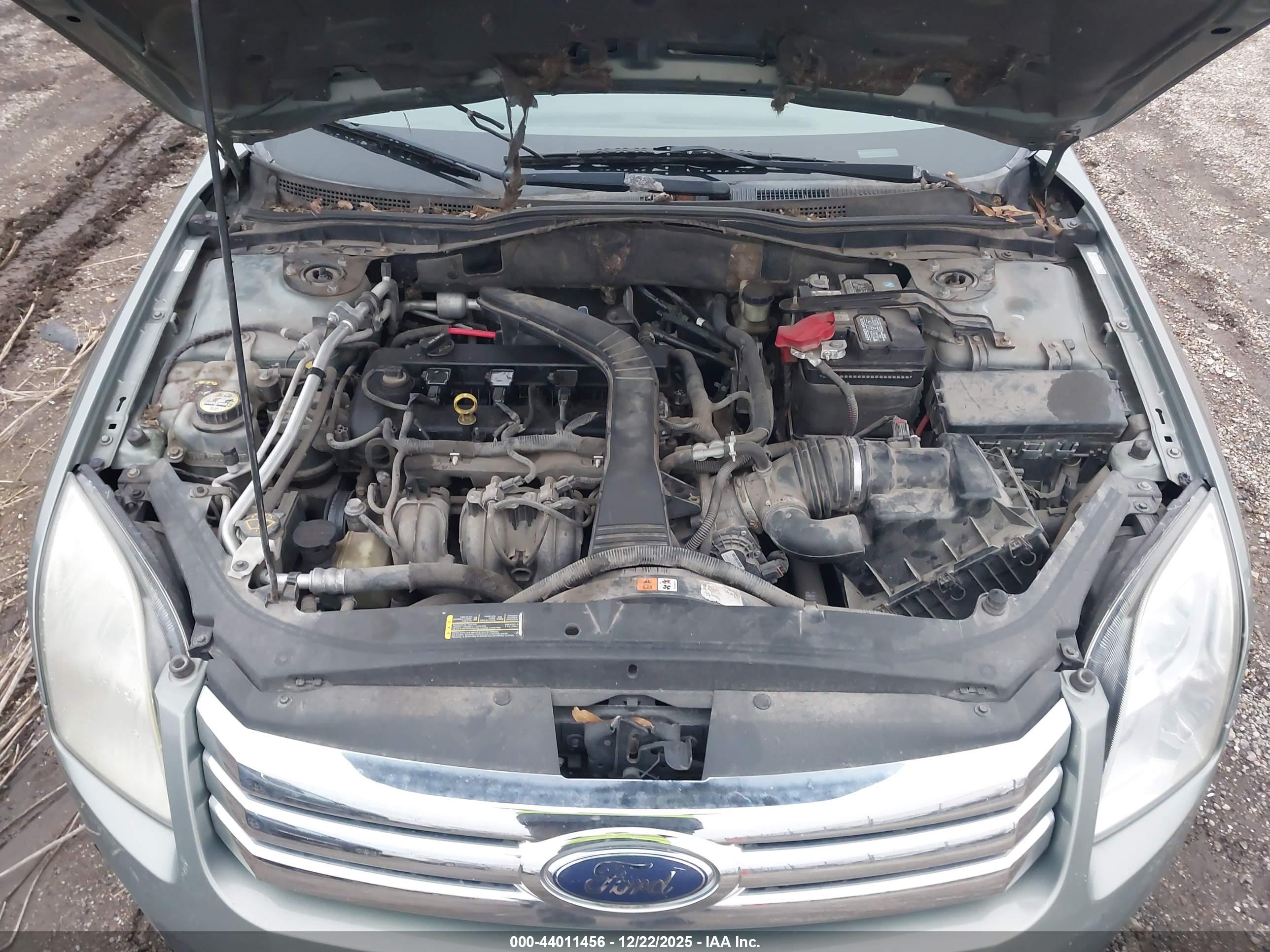 FORD FUSION image 10