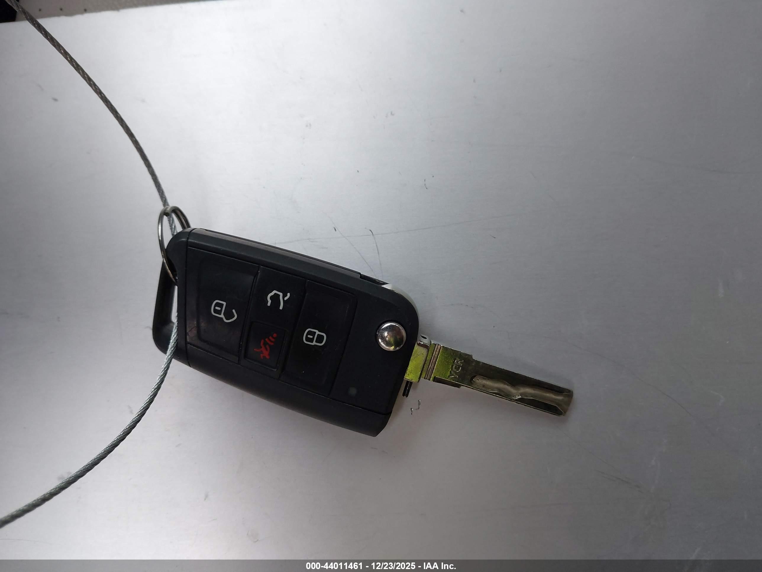 VOLKSWAGEN GOLF image 11