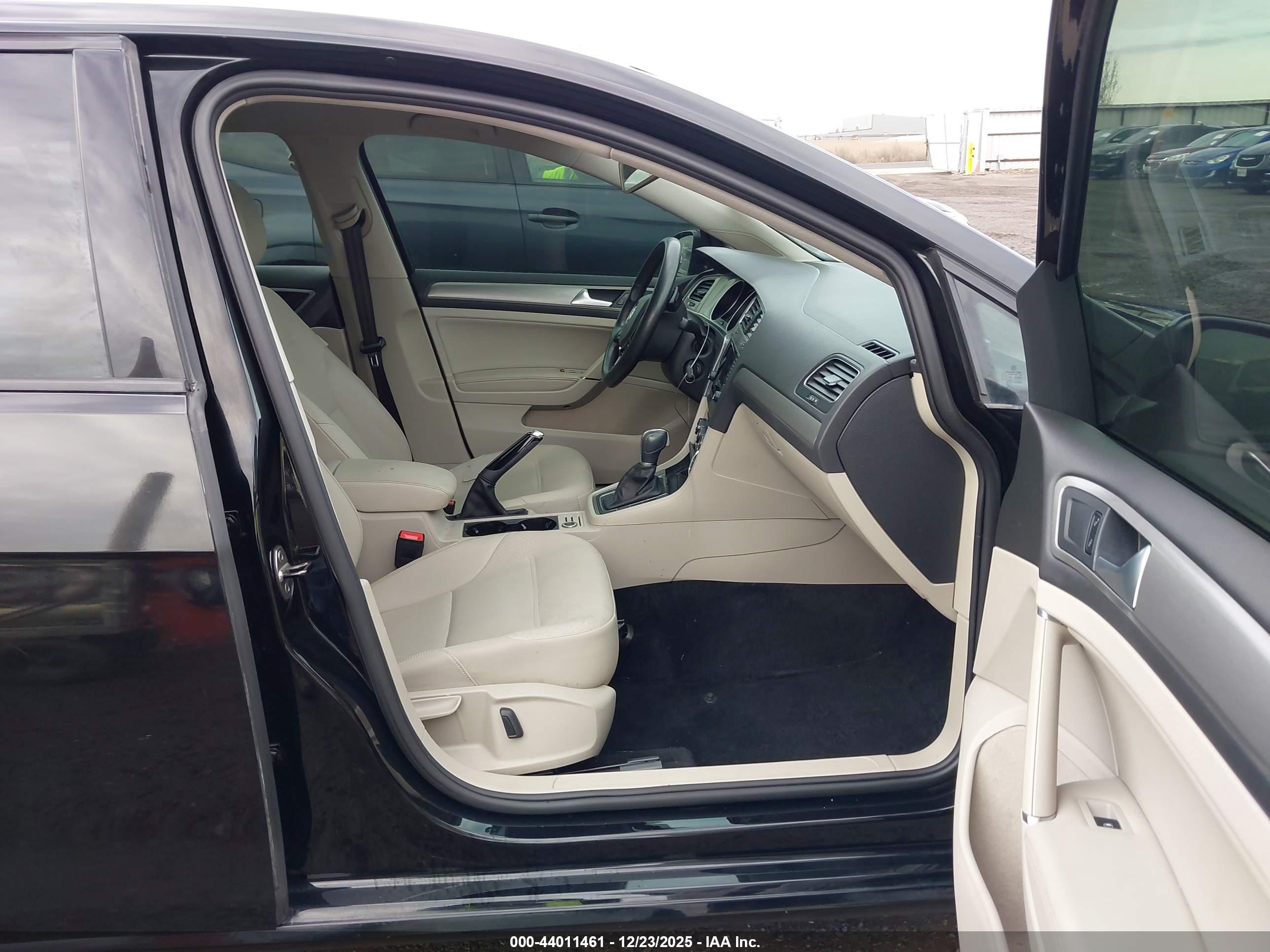 VOLKSWAGEN GOLF image 5