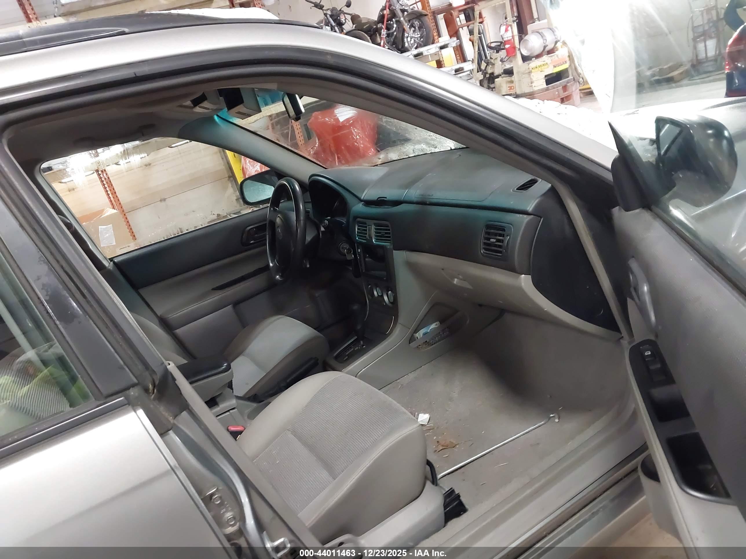 SUBARU FORESTER image 5