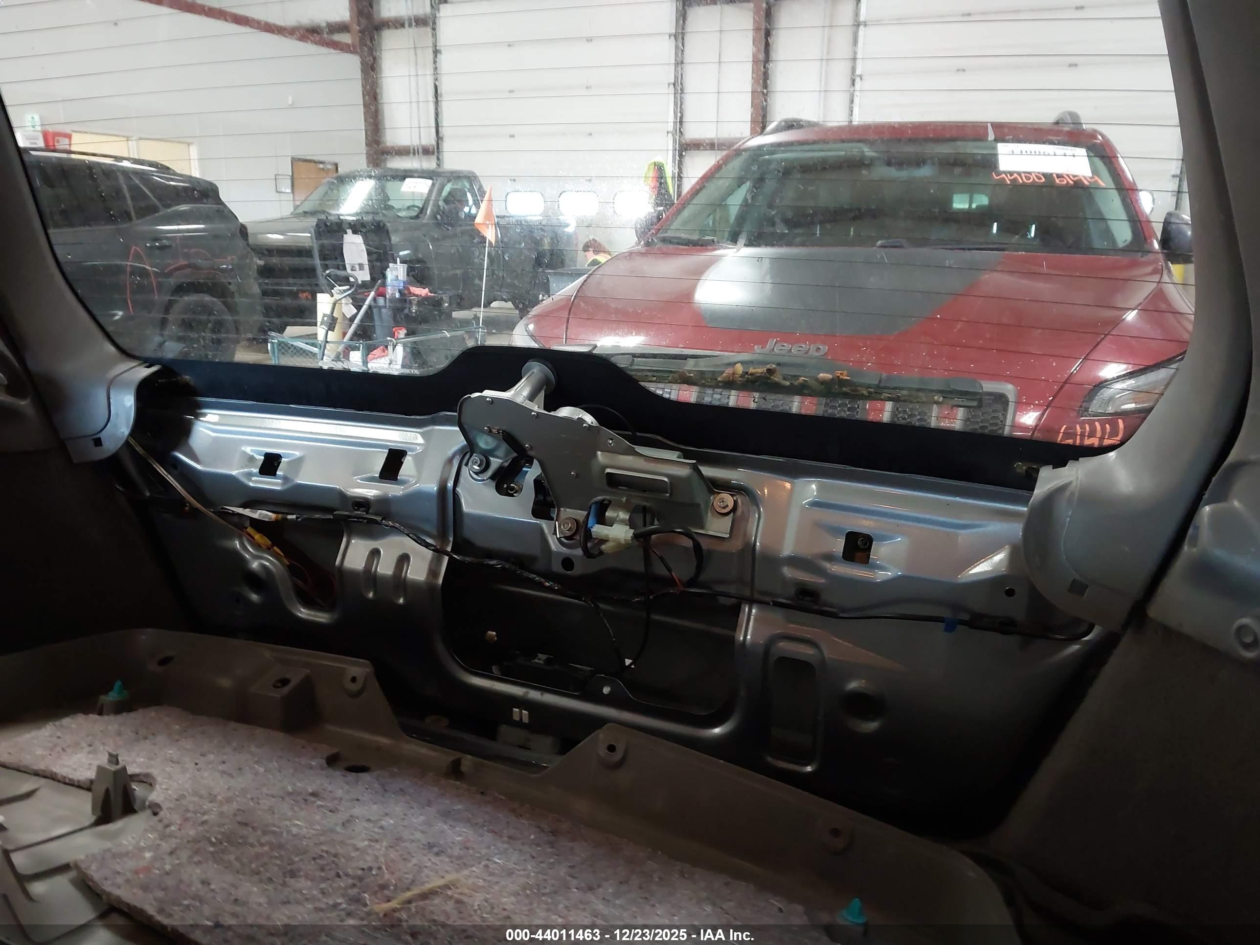 SUBARU FORESTER image 6