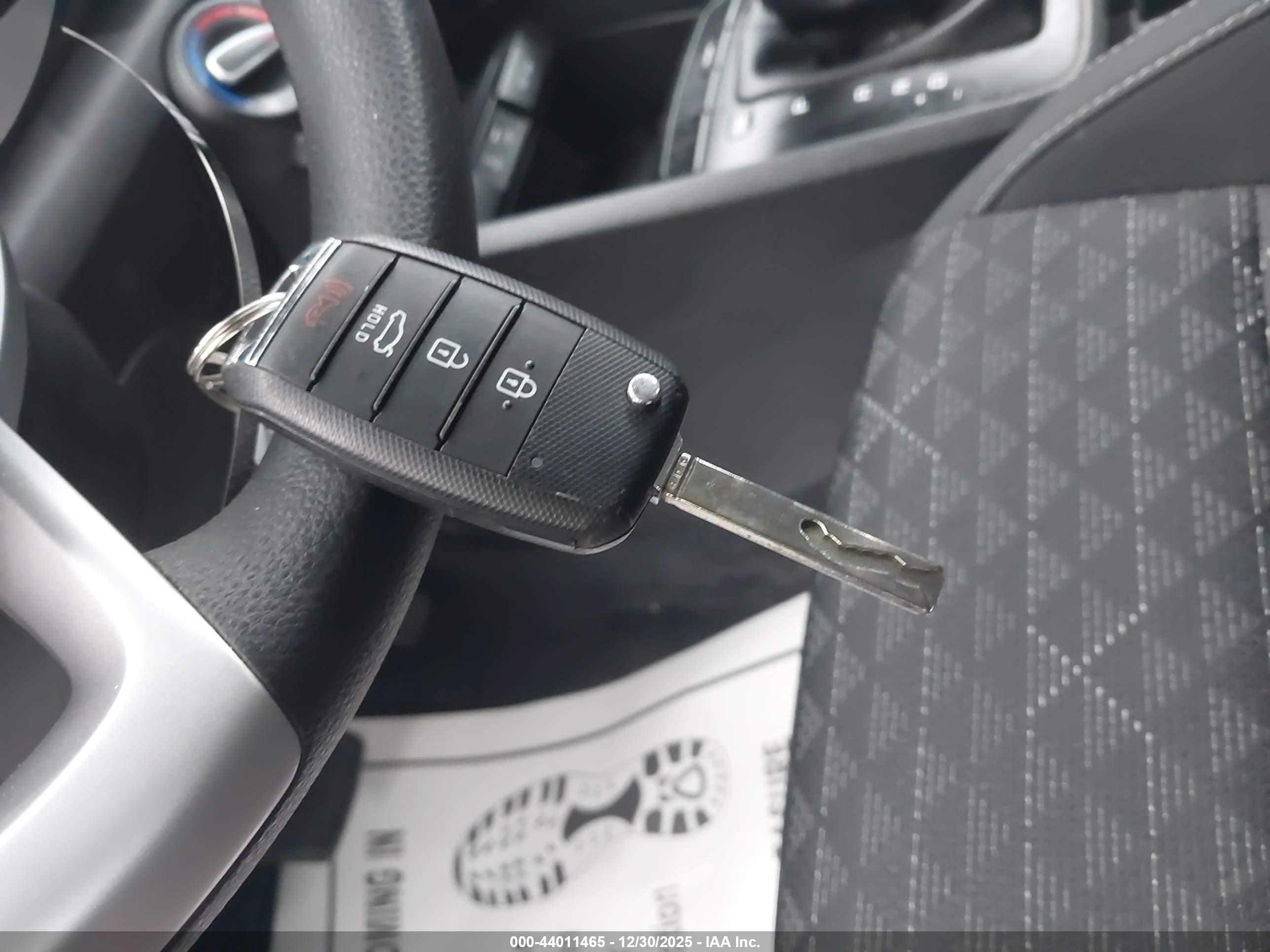 KIA RIO image 11