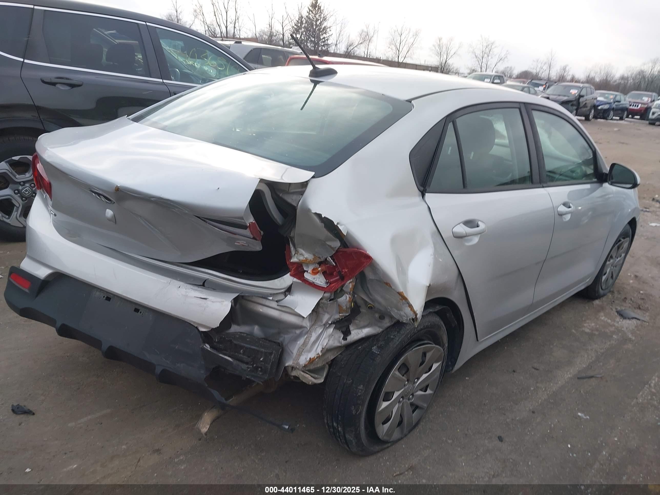 KIA RIO image 4