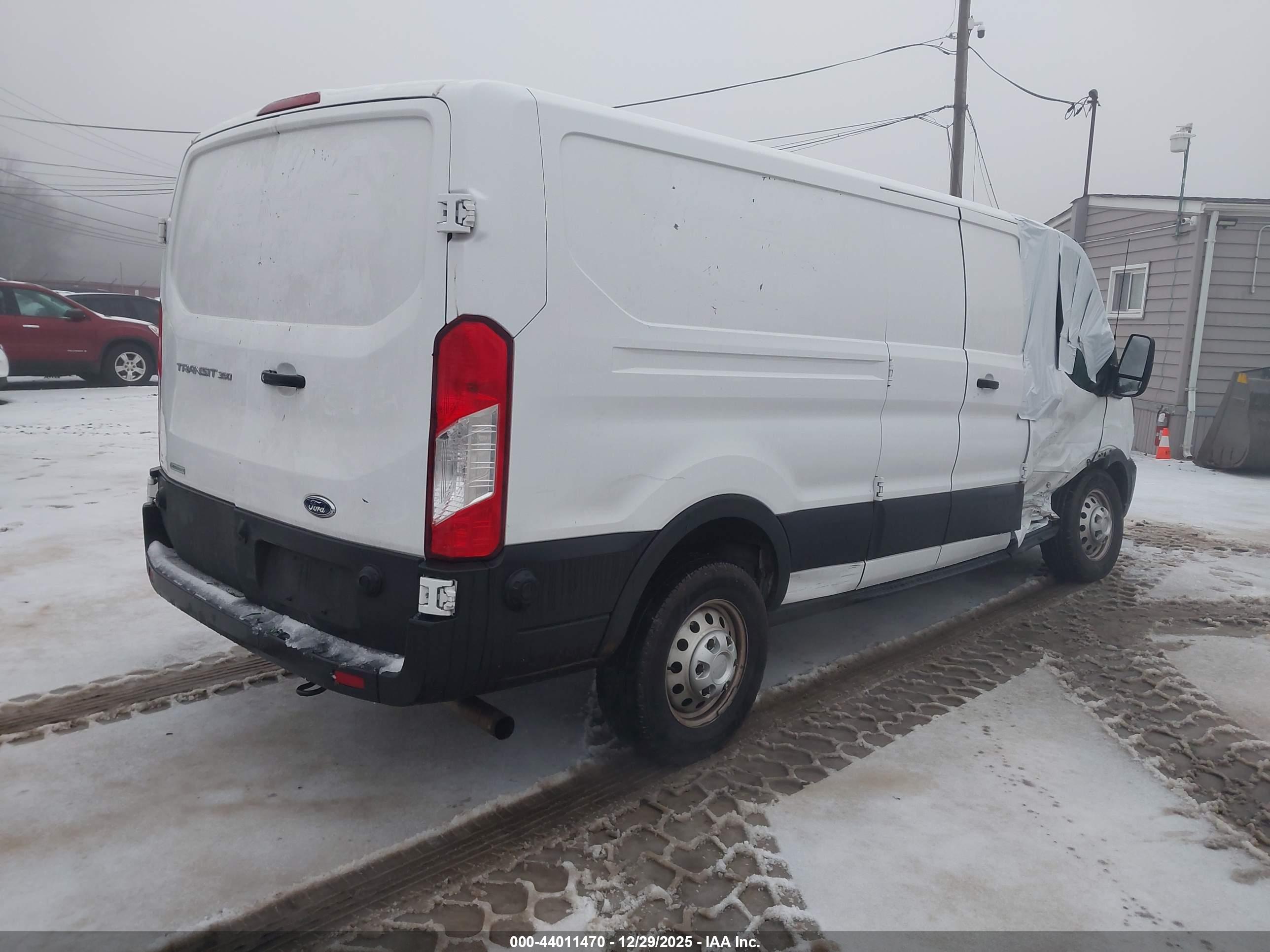 FORD TRANSIT image 4