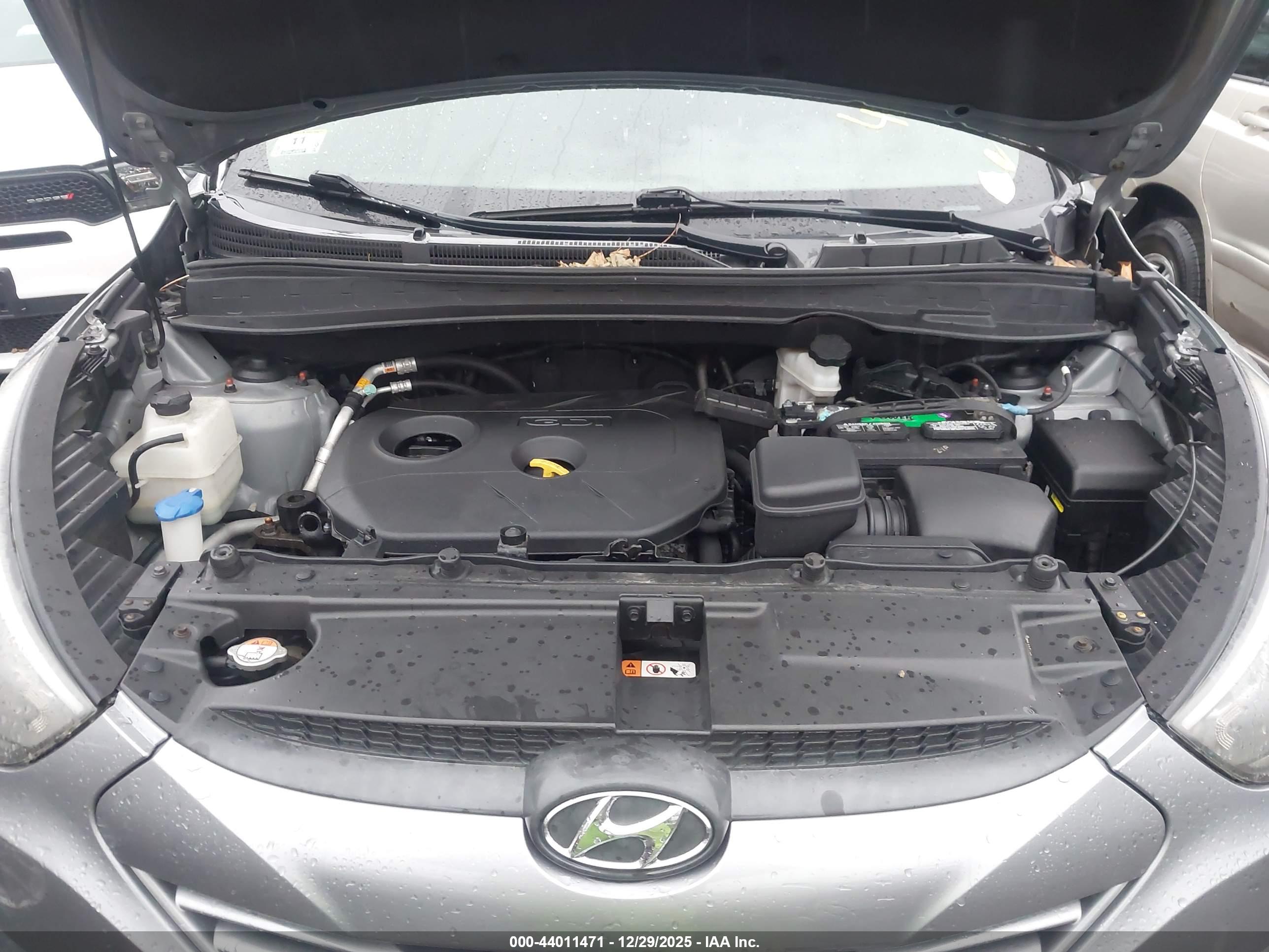 HYUNDAI TUCSON image 10