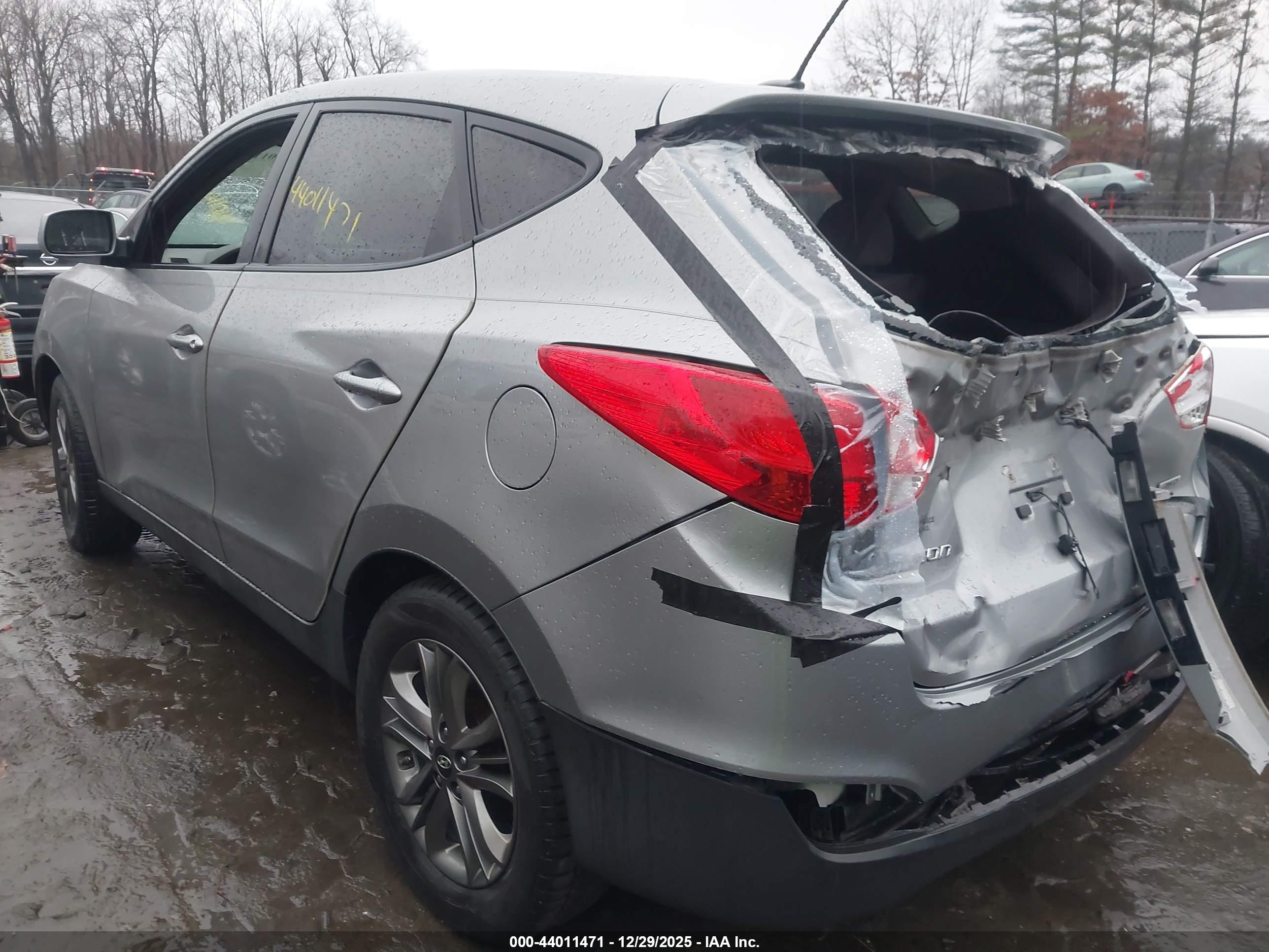 HYUNDAI TUCSON image 3