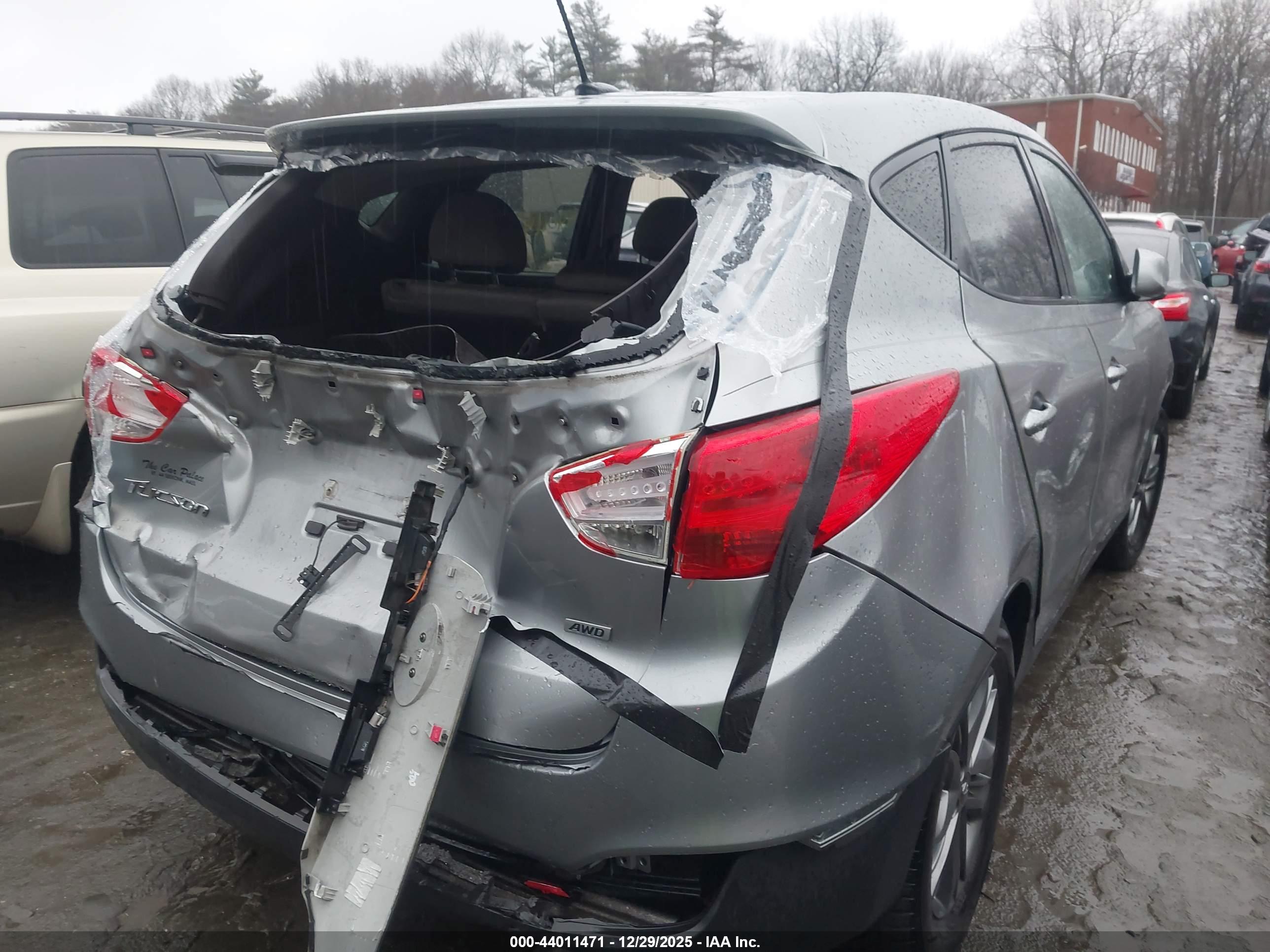 HYUNDAI TUCSON image 4