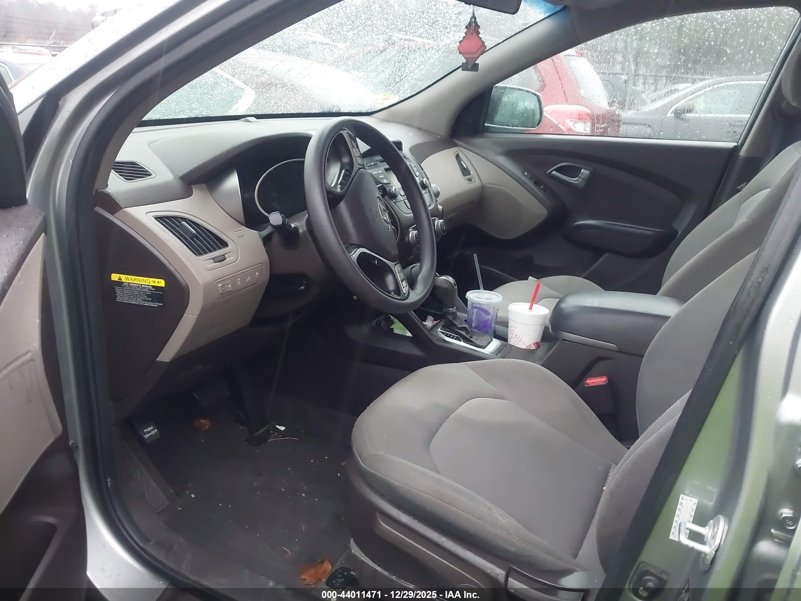 HYUNDAI TUCSON image 5