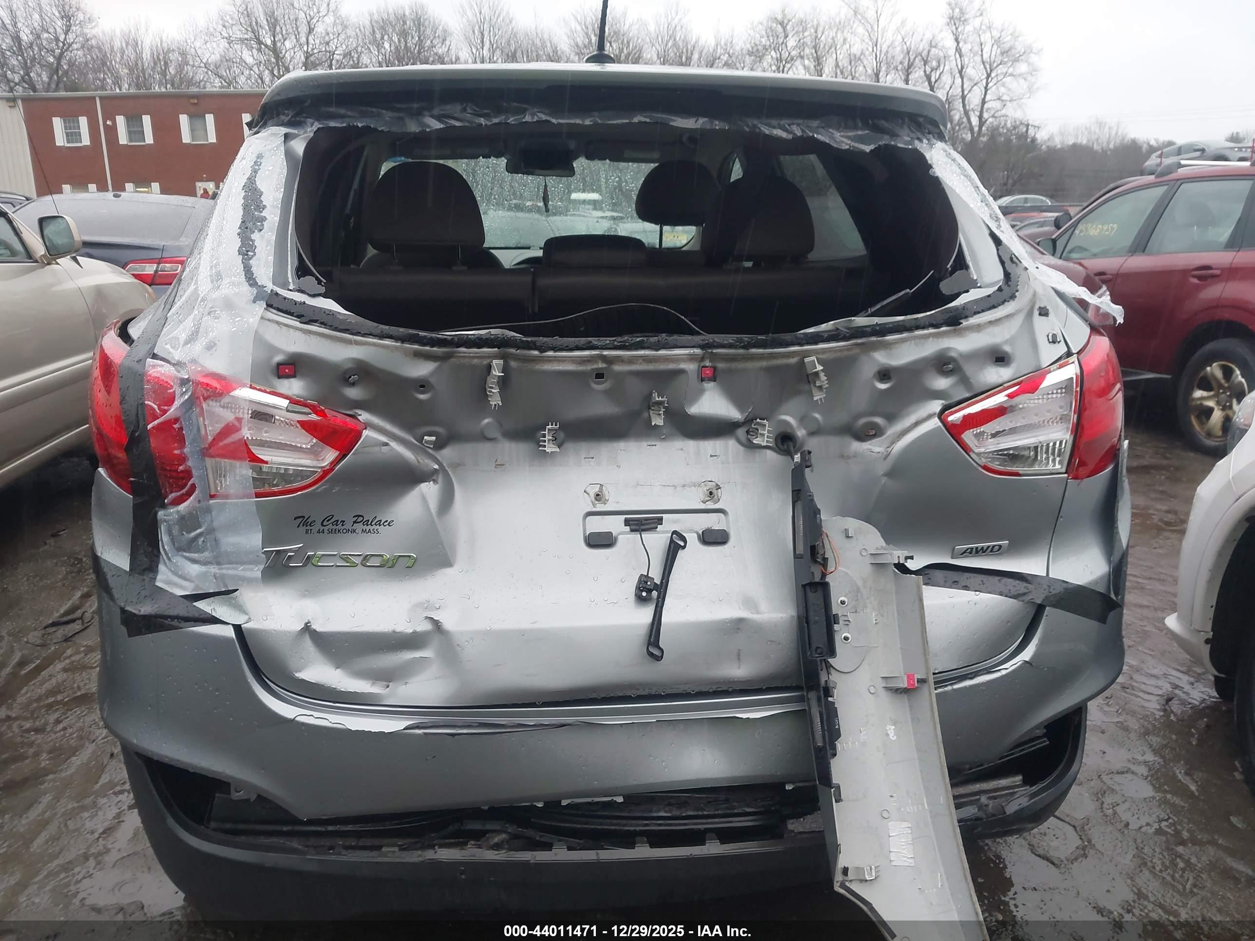 HYUNDAI TUCSON image 6