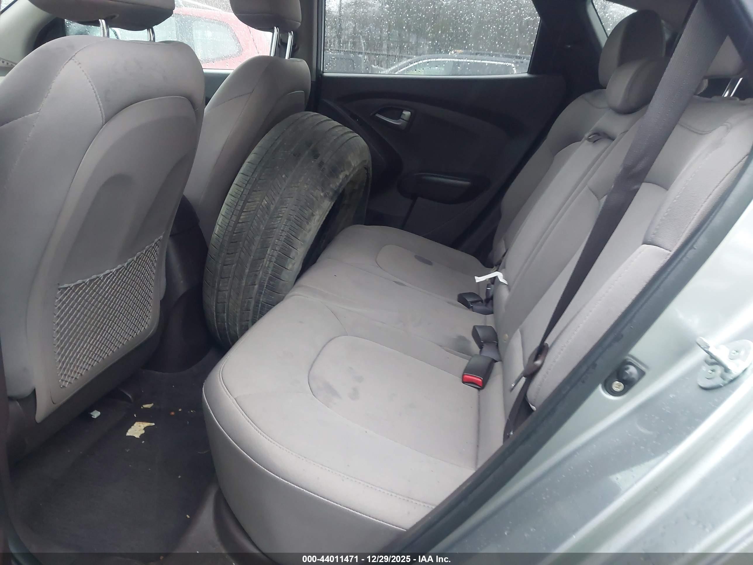 HYUNDAI TUCSON image 8