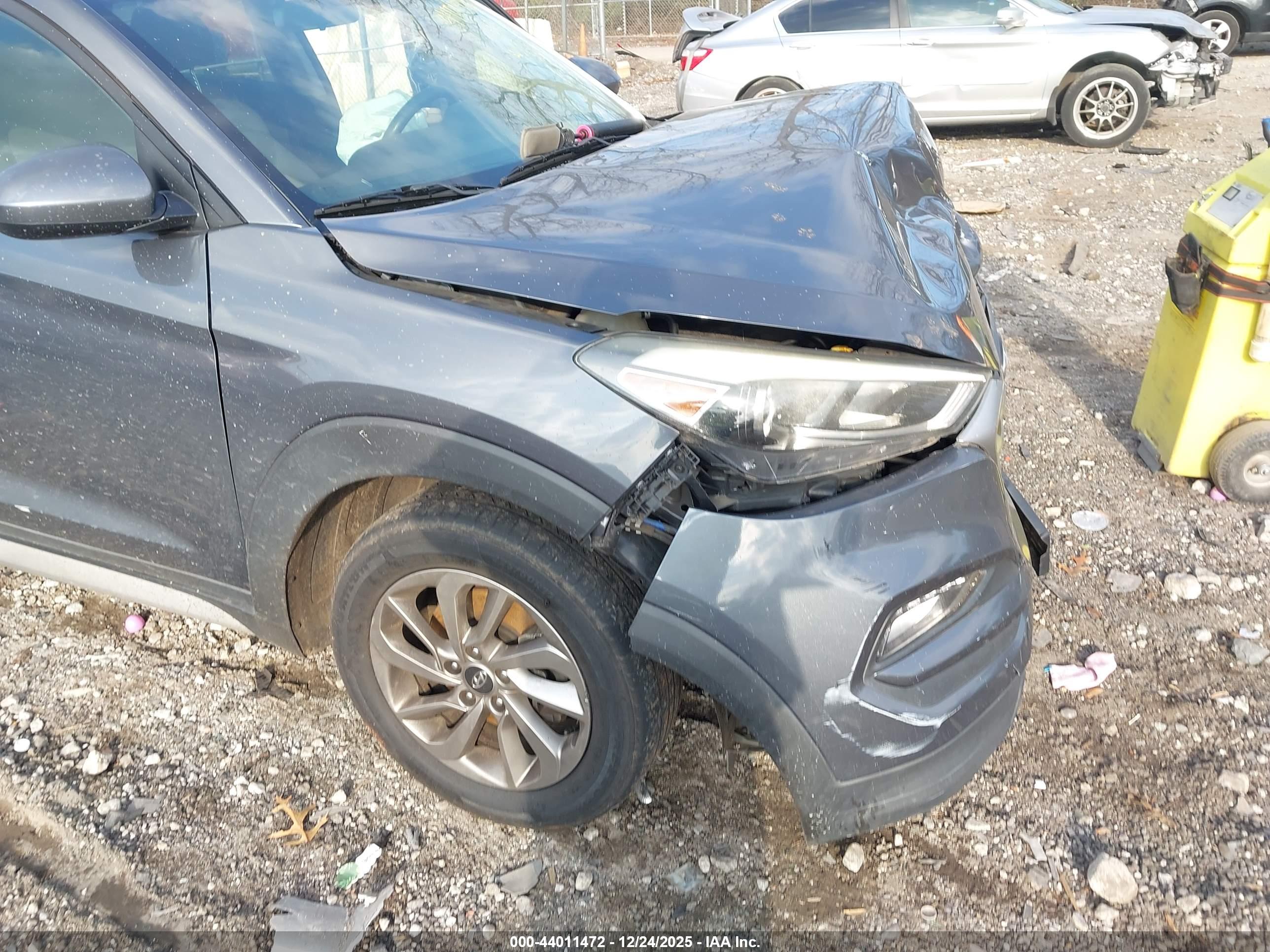 HYUNDAI TUCSON image 6