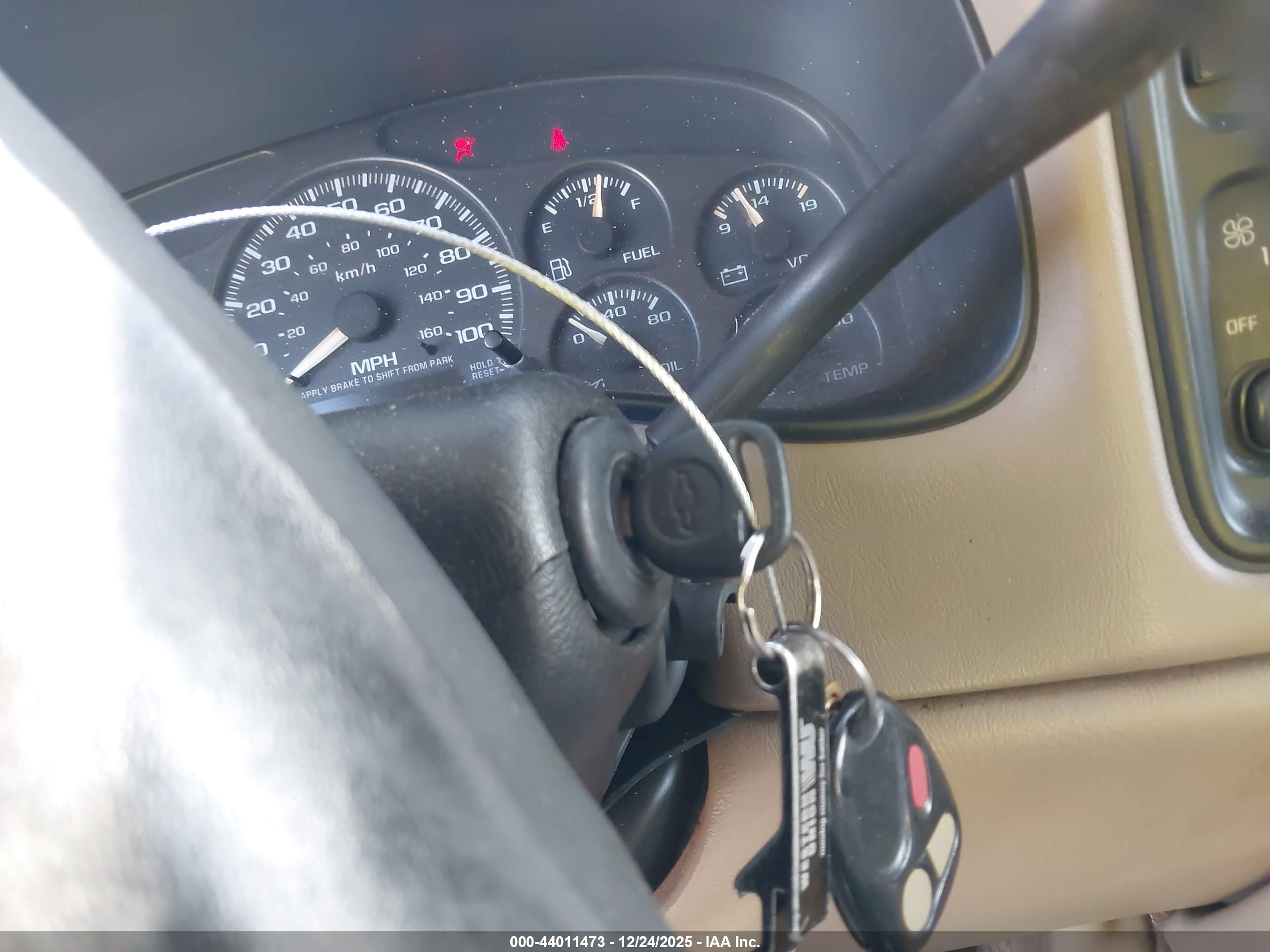 CHEVROLET SILVERADO image 11