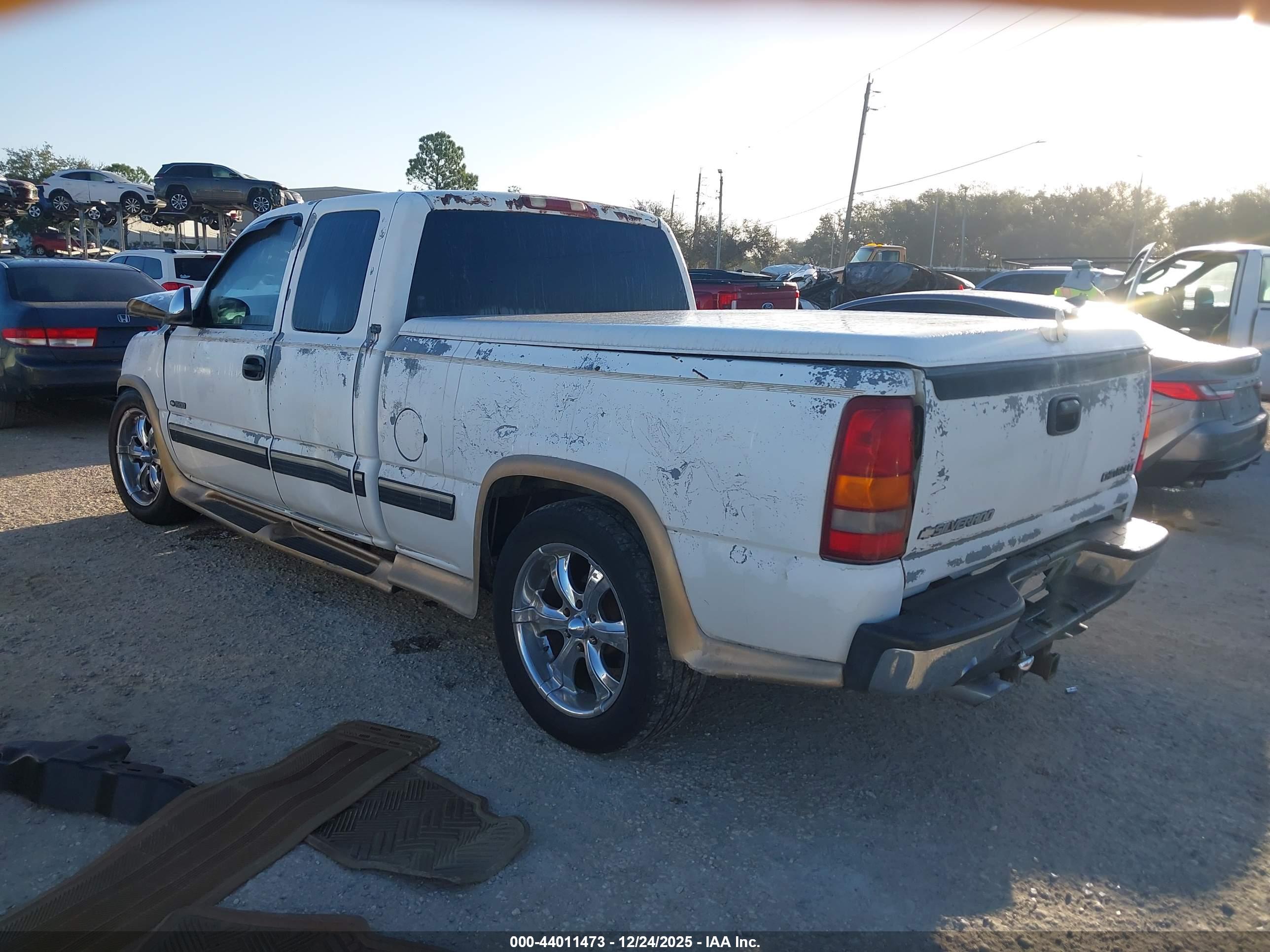 CHEVROLET SILVERADO image 3