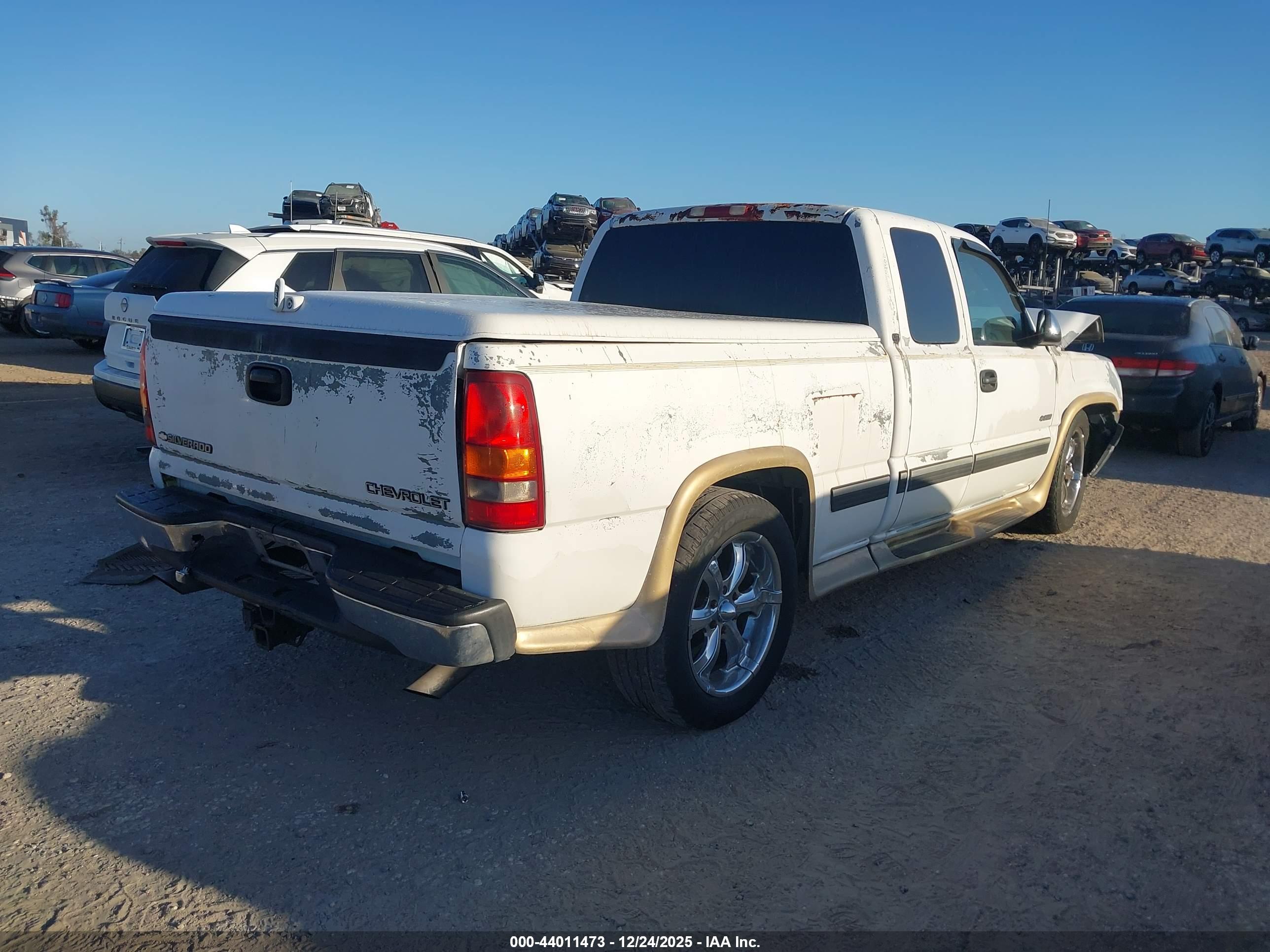 CHEVROLET SILVERADO image 4