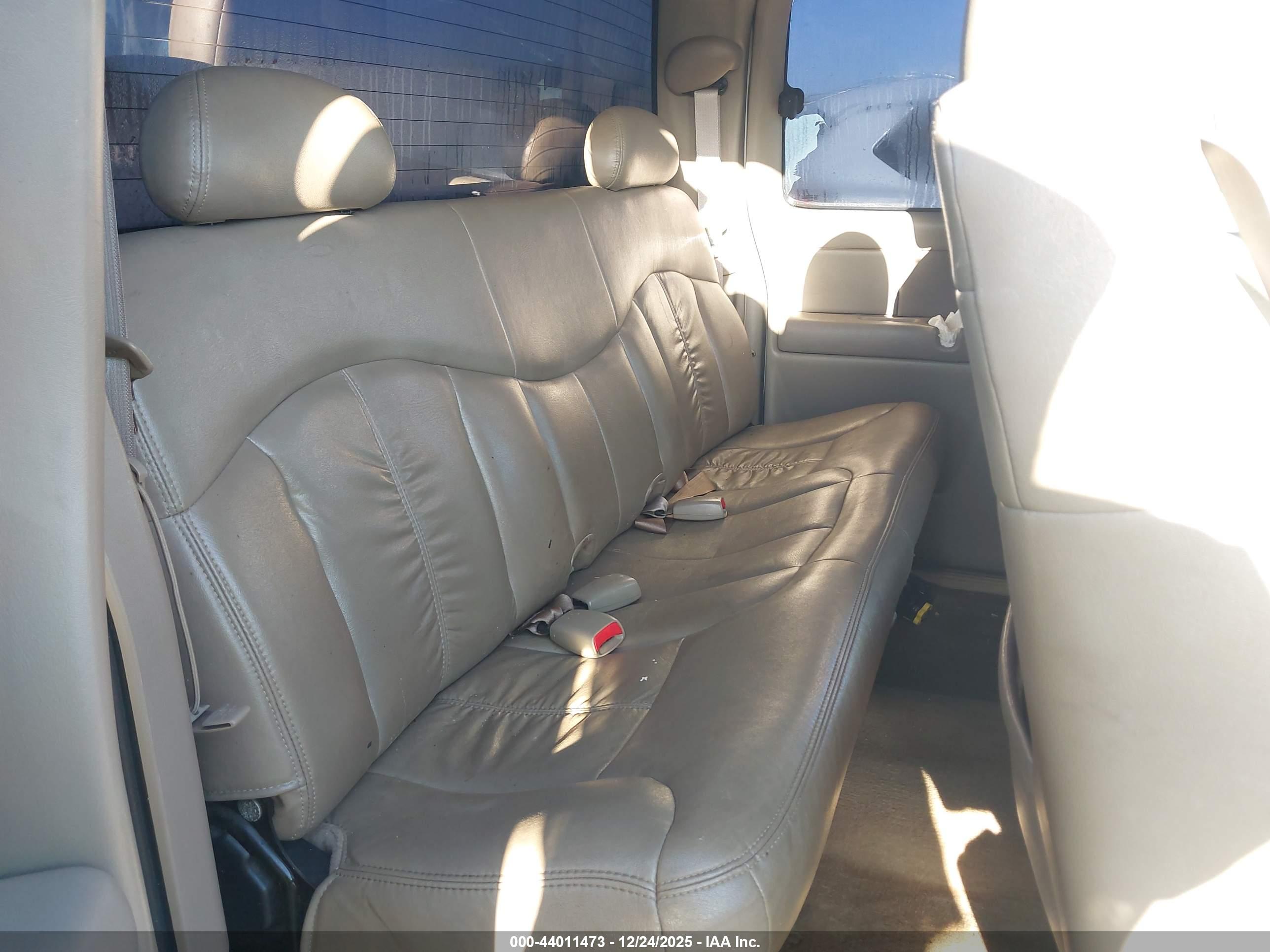 CHEVROLET SILVERADO image 8