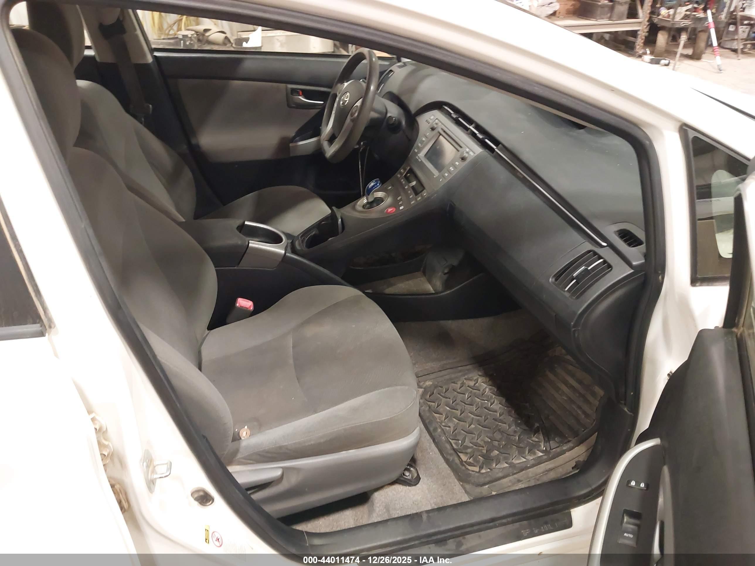 TOYOTA PRIUS image 5