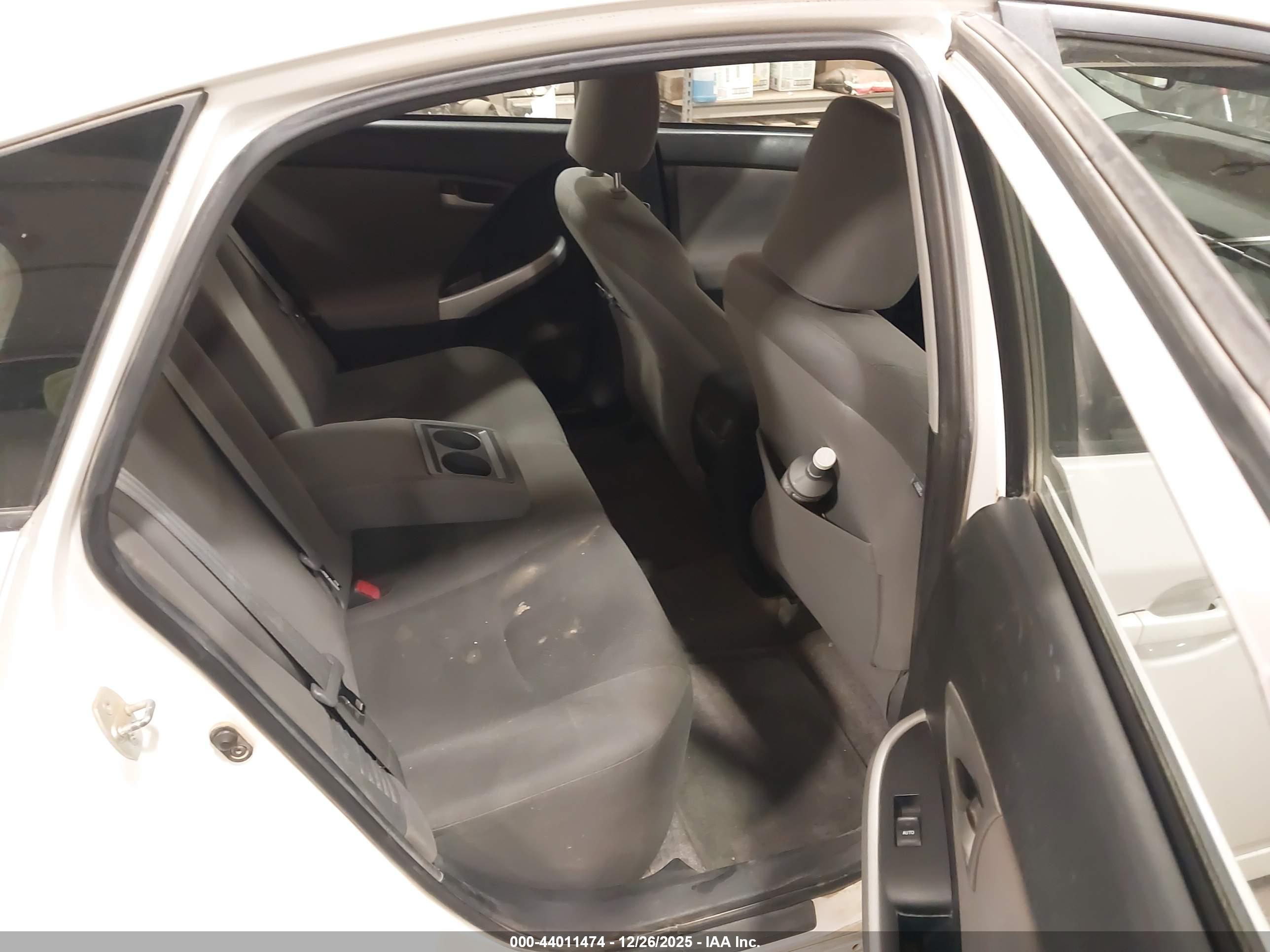 TOYOTA PRIUS image 8