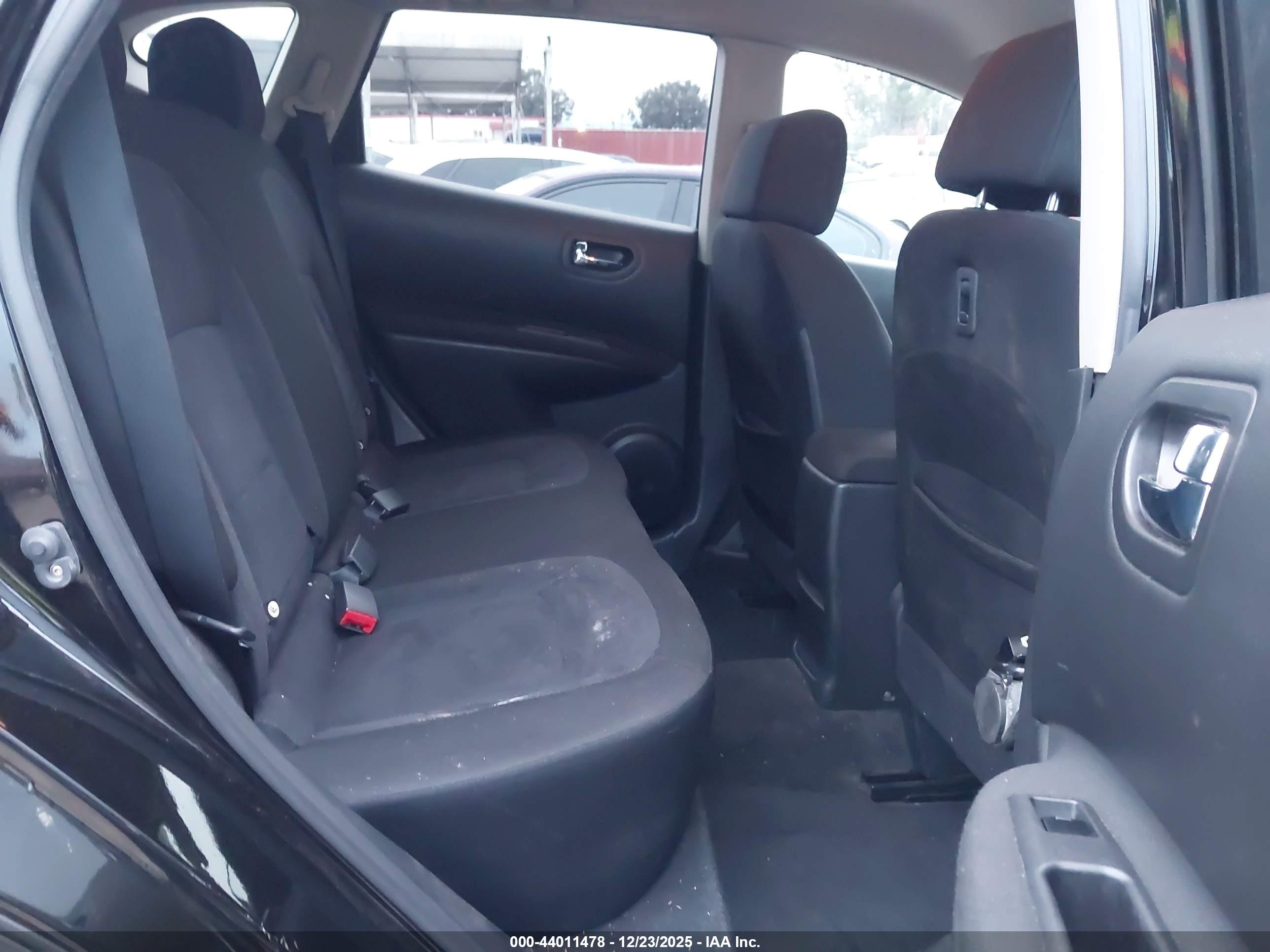 NISSAN ROGUE image 8