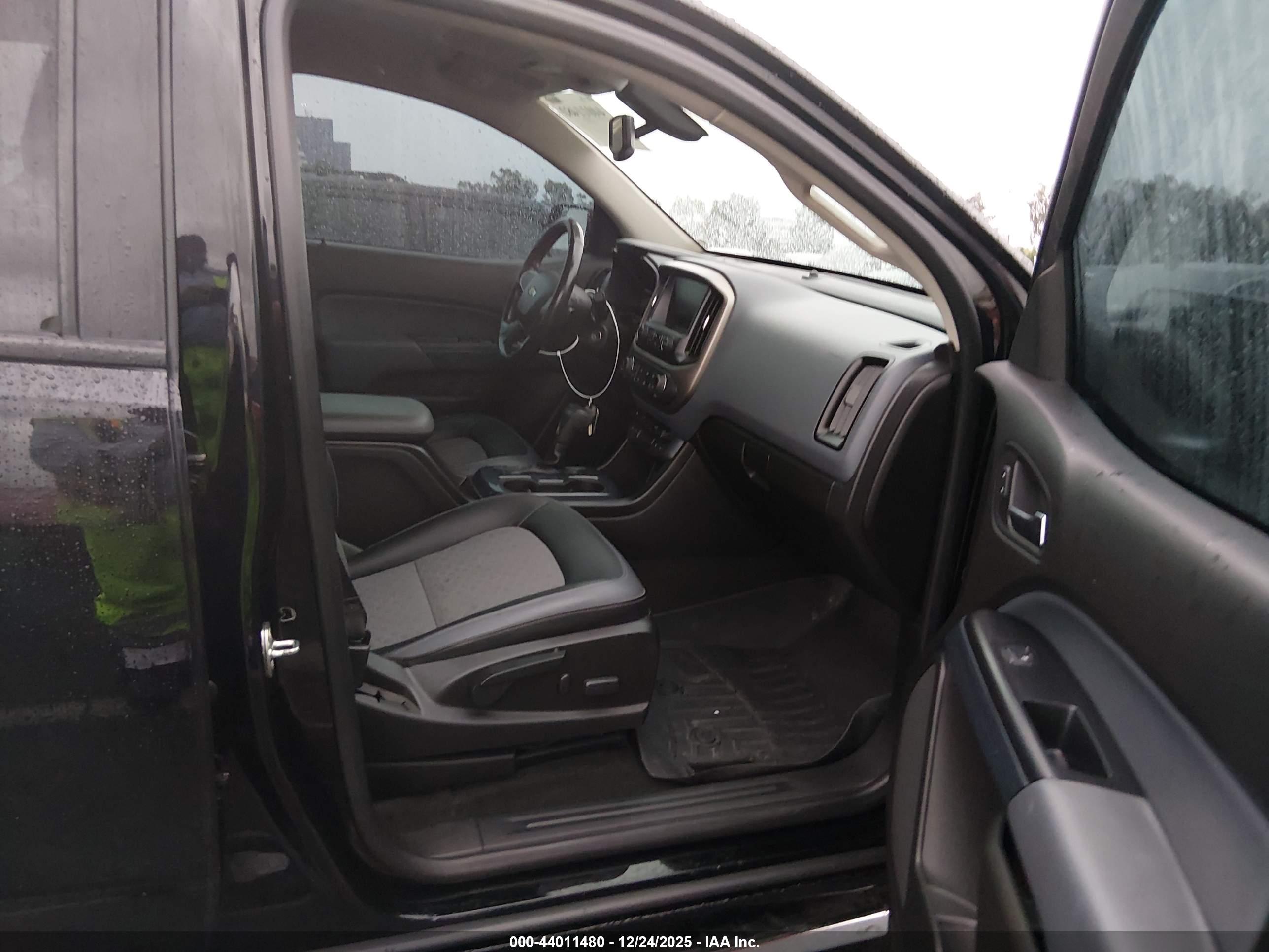 CHEVROLET COLORADO image 5