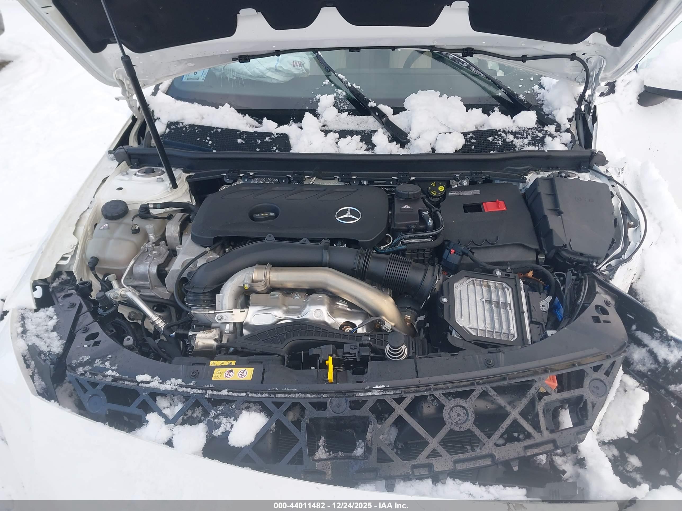 MERCEDES-BENZ CLA image 10