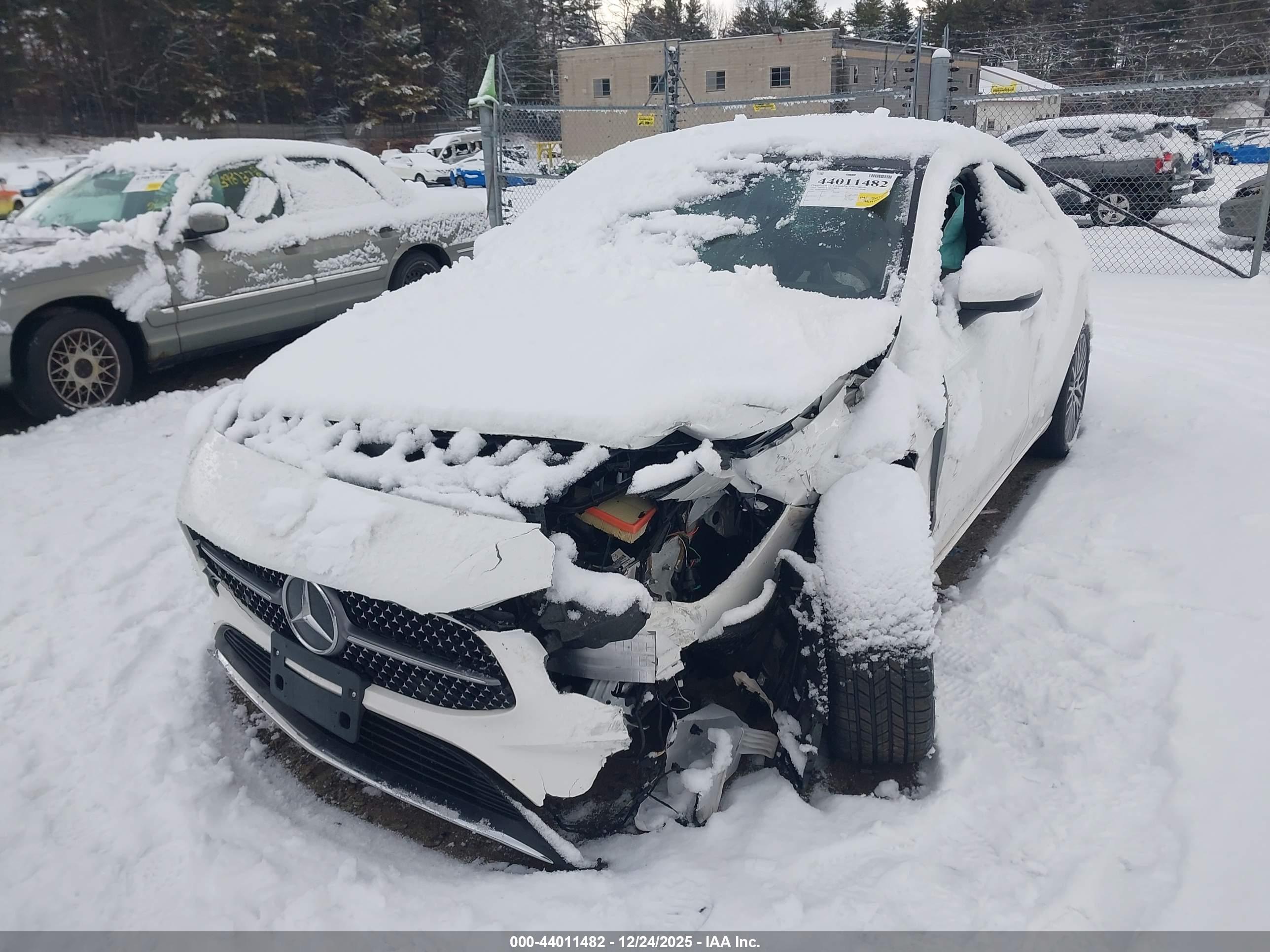 MERCEDES-BENZ CLA image 2