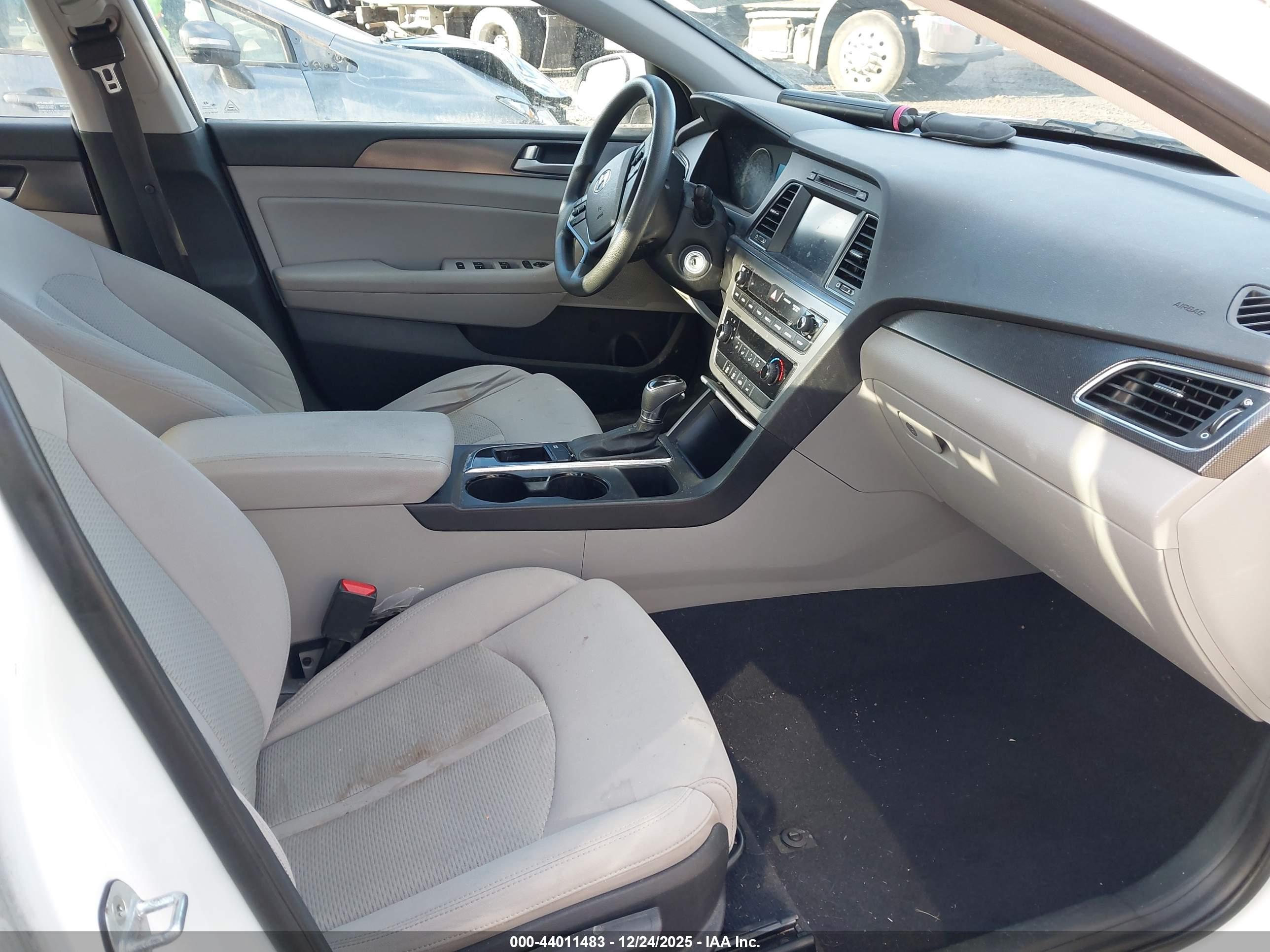 HYUNDAI SONATA image 5