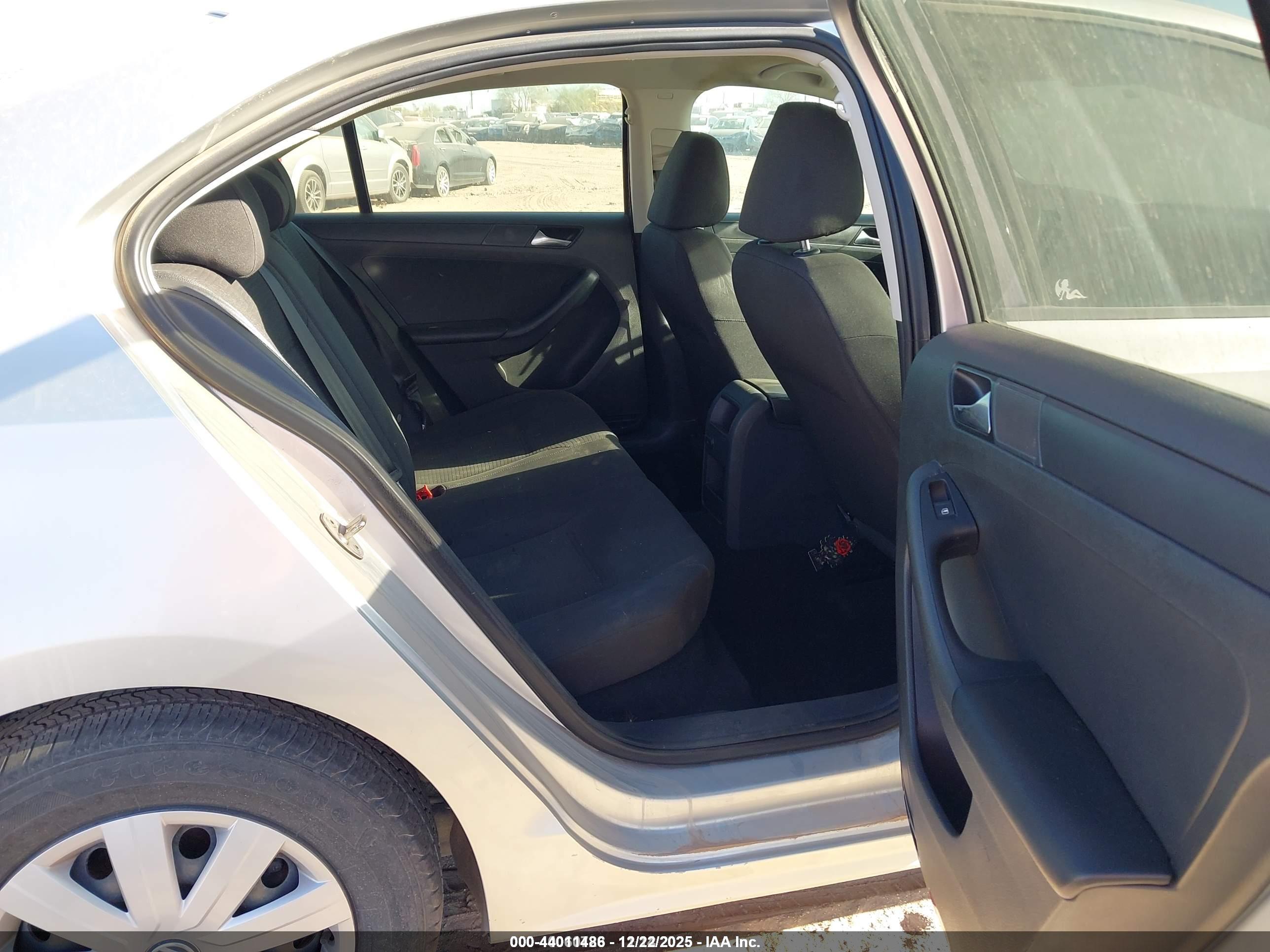 VOLKSWAGEN JETTA image 8