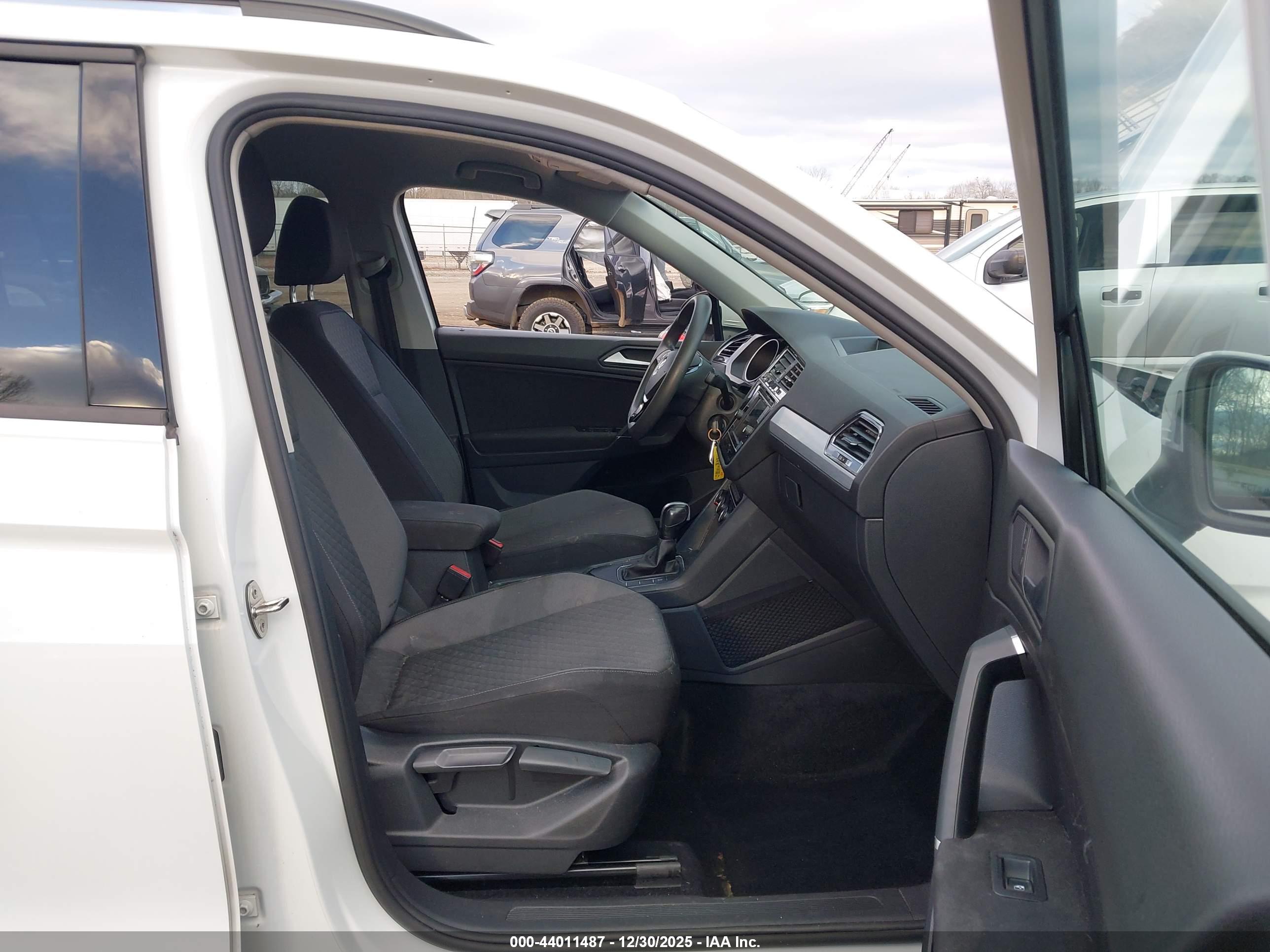 VOLKSWAGEN TIGUAN image 5