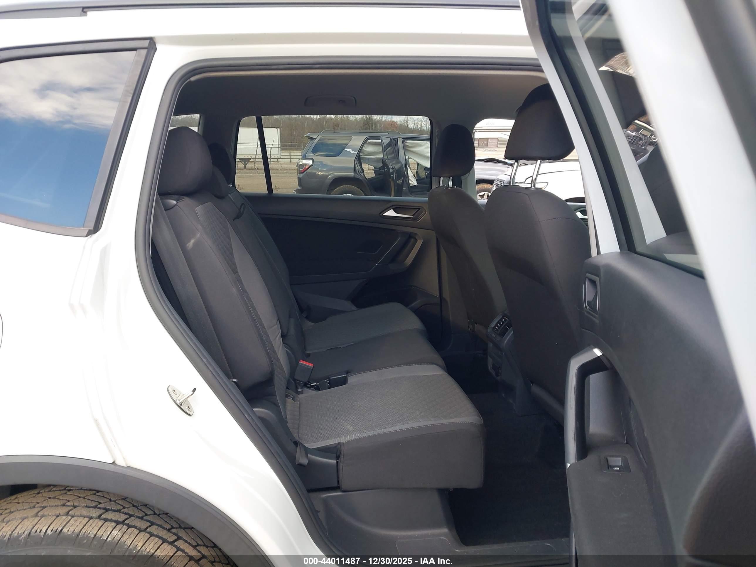 VOLKSWAGEN TIGUAN image 8