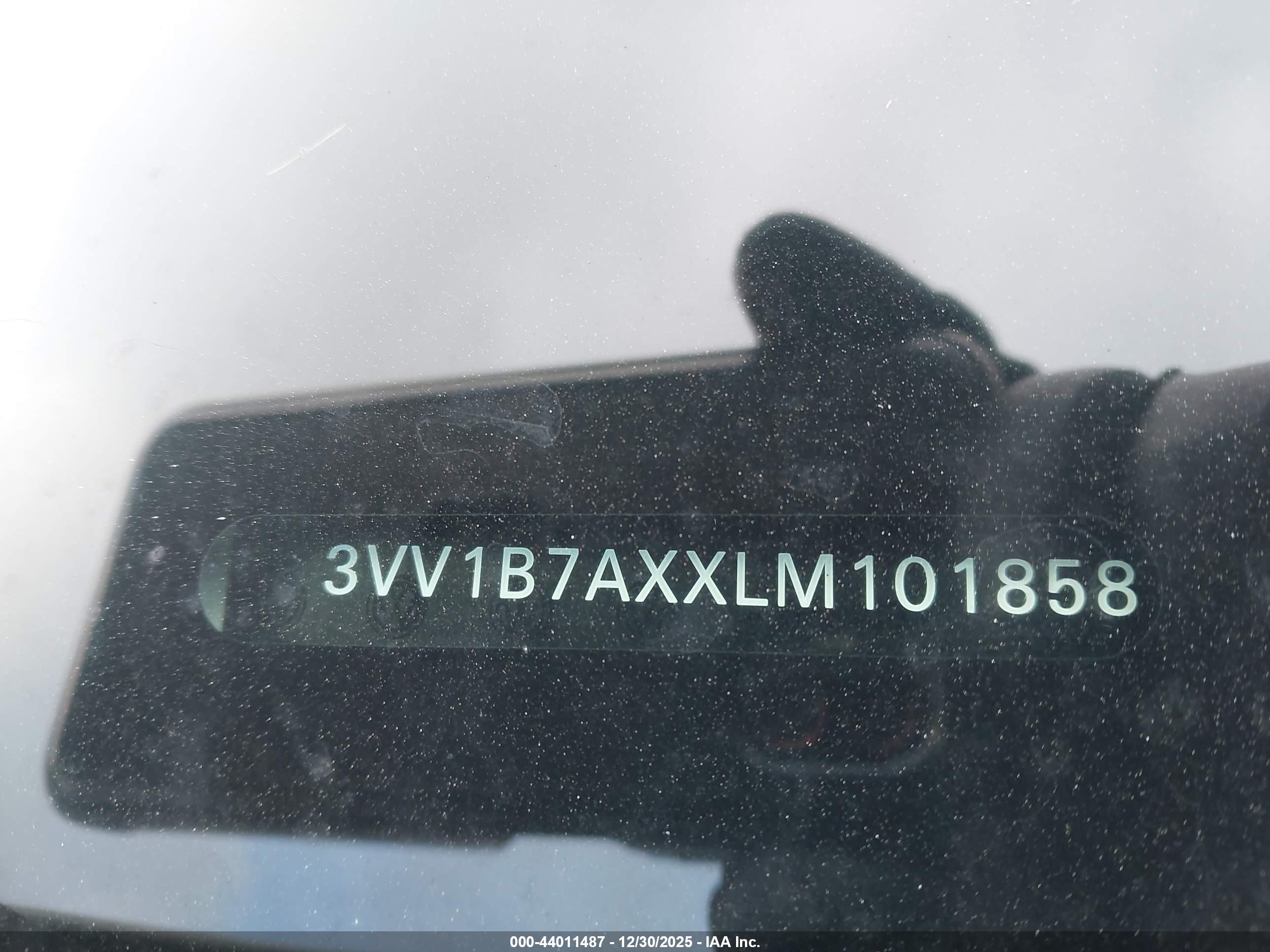 VOLKSWAGEN TIGUAN image 9