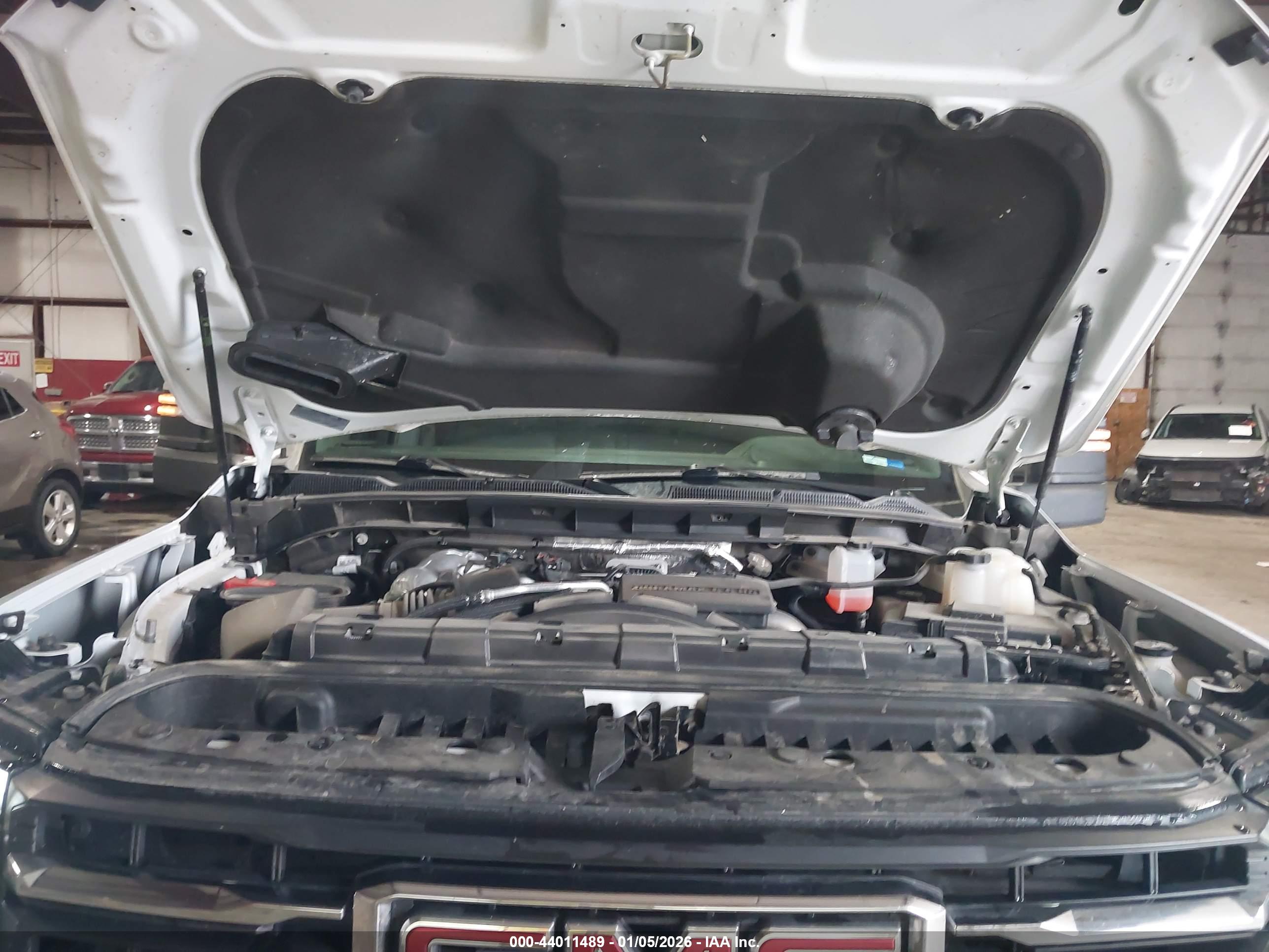 GMC SIERRA image 10