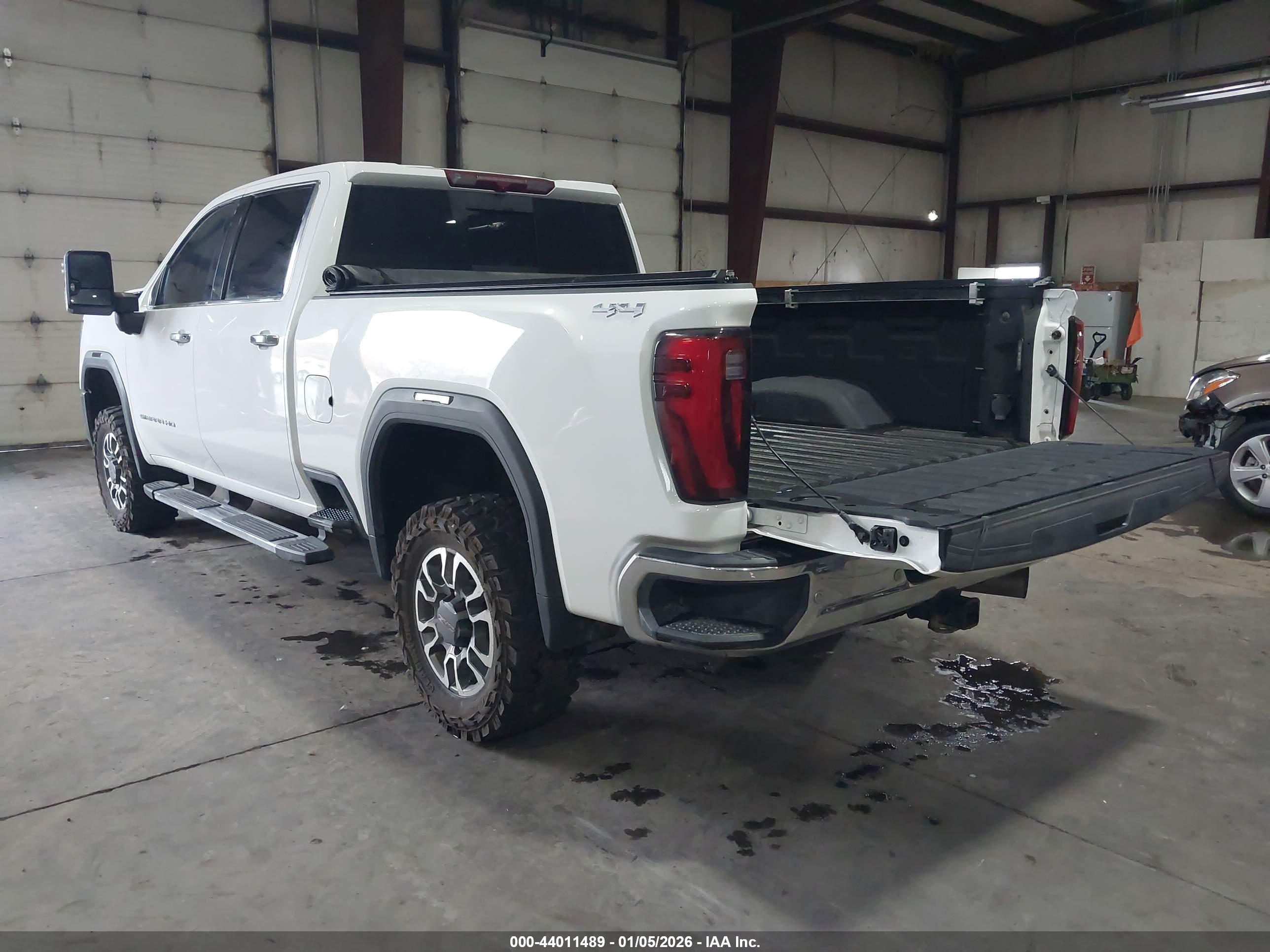 GMC SIERRA image 3