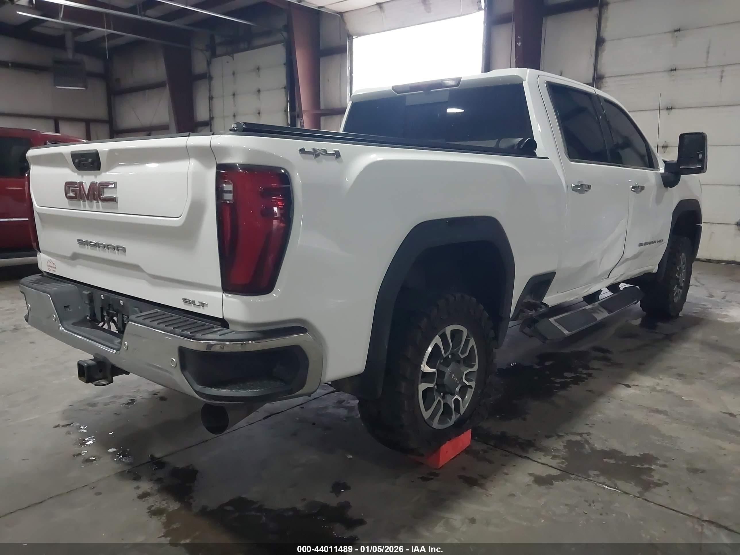 GMC SIERRA image 4