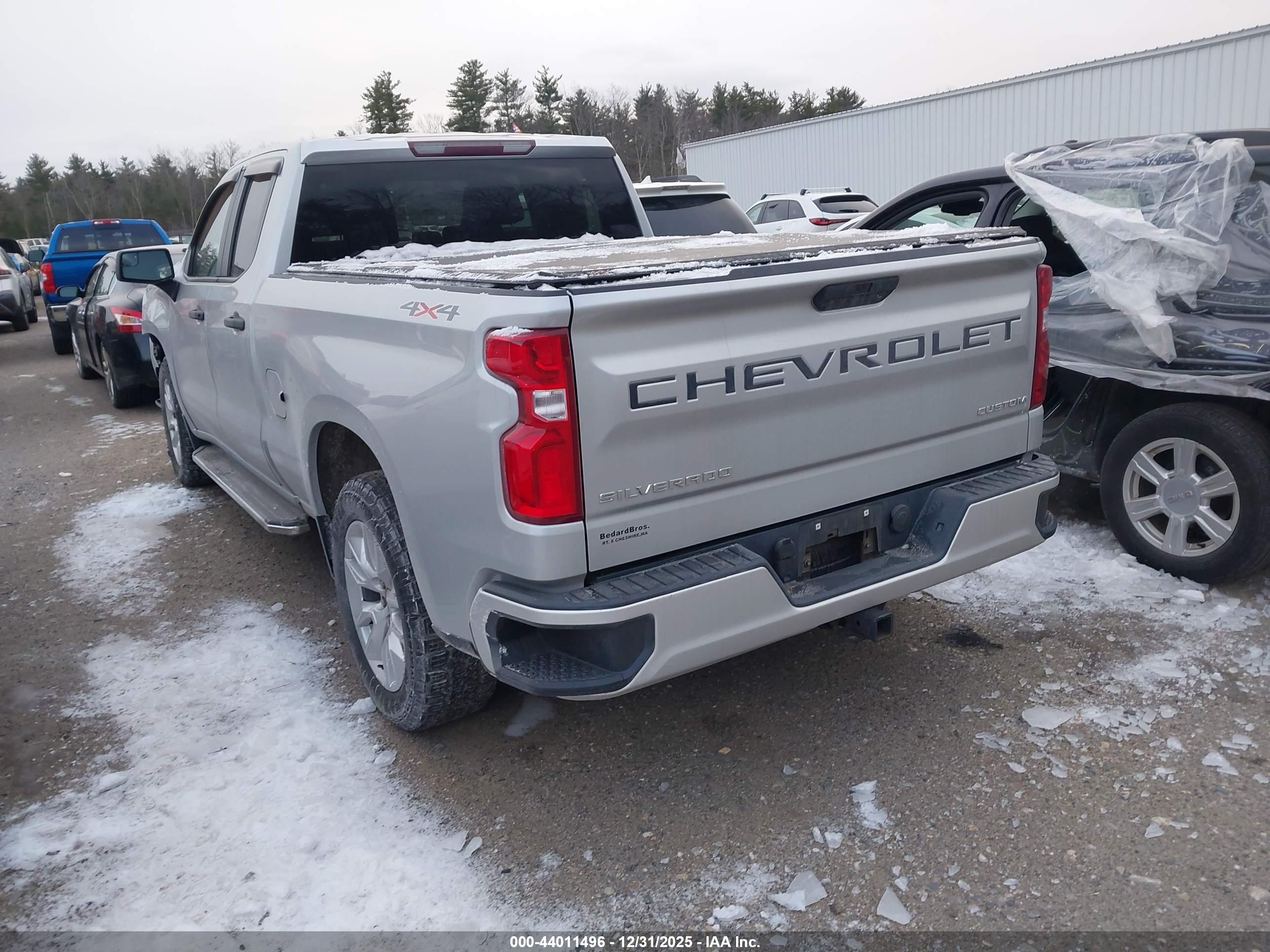 CHEVROLET SILVERADO image 3