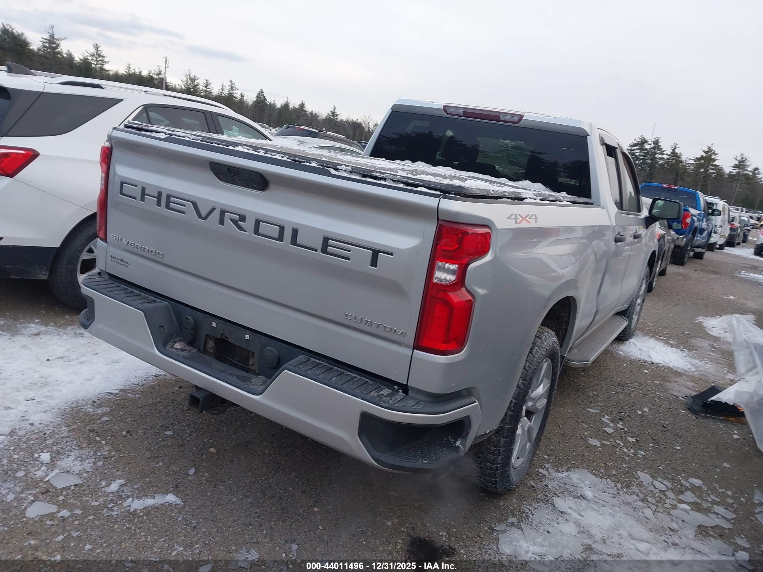 CHEVROLET SILVERADO image 4